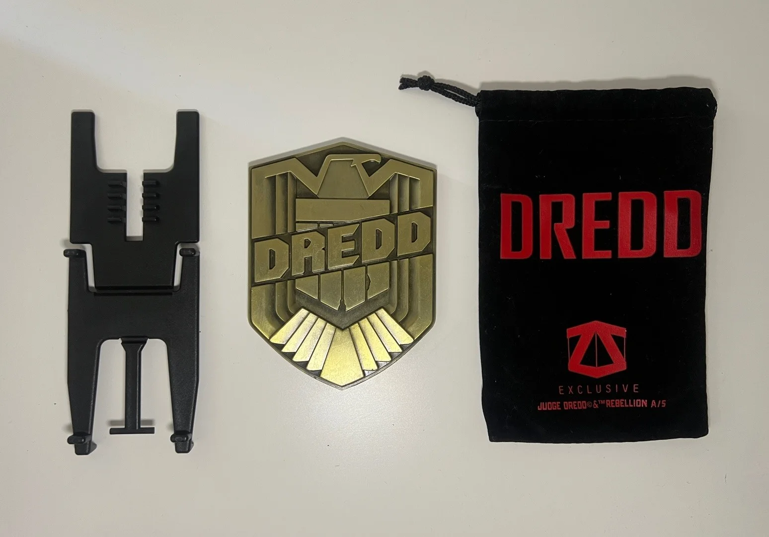 Judge Dredd metal badge with stand - zbox exclusive, image 2