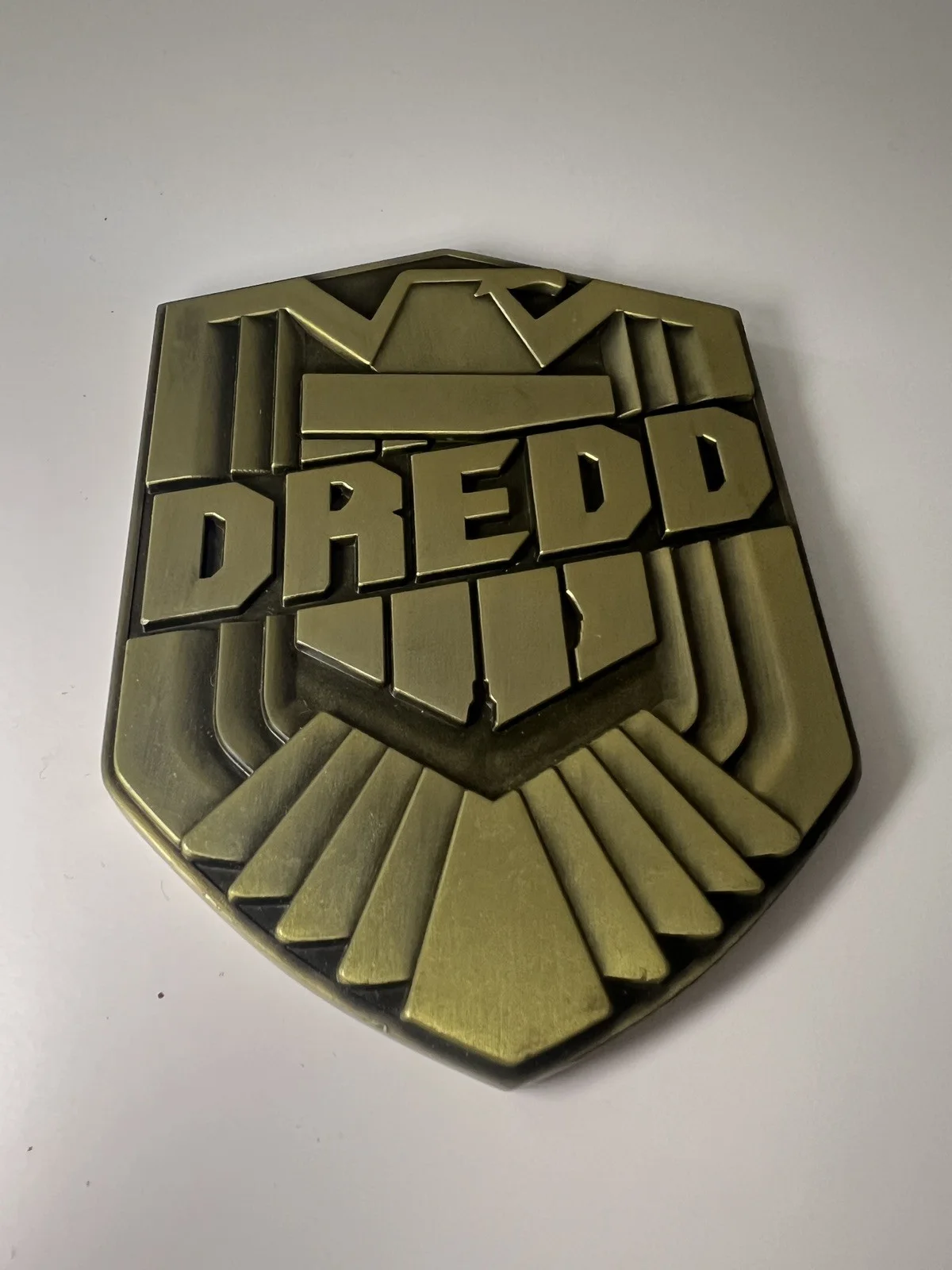 Judge Dredd metal badge with stand - zbox exclusive, image 3