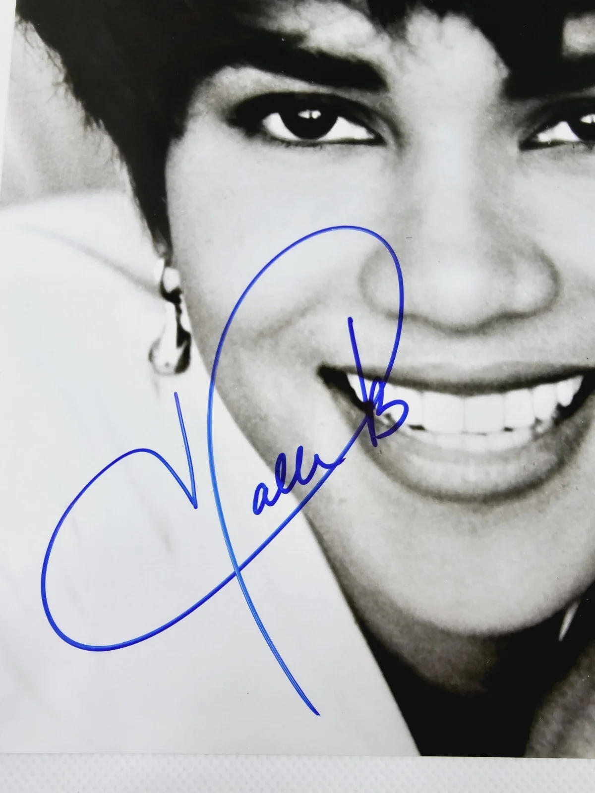 Halle Berry — Halle Berry Signed Autographed 8x10 Photo w/COA Pin-Up Glossy Risqué Picture, изображение 4