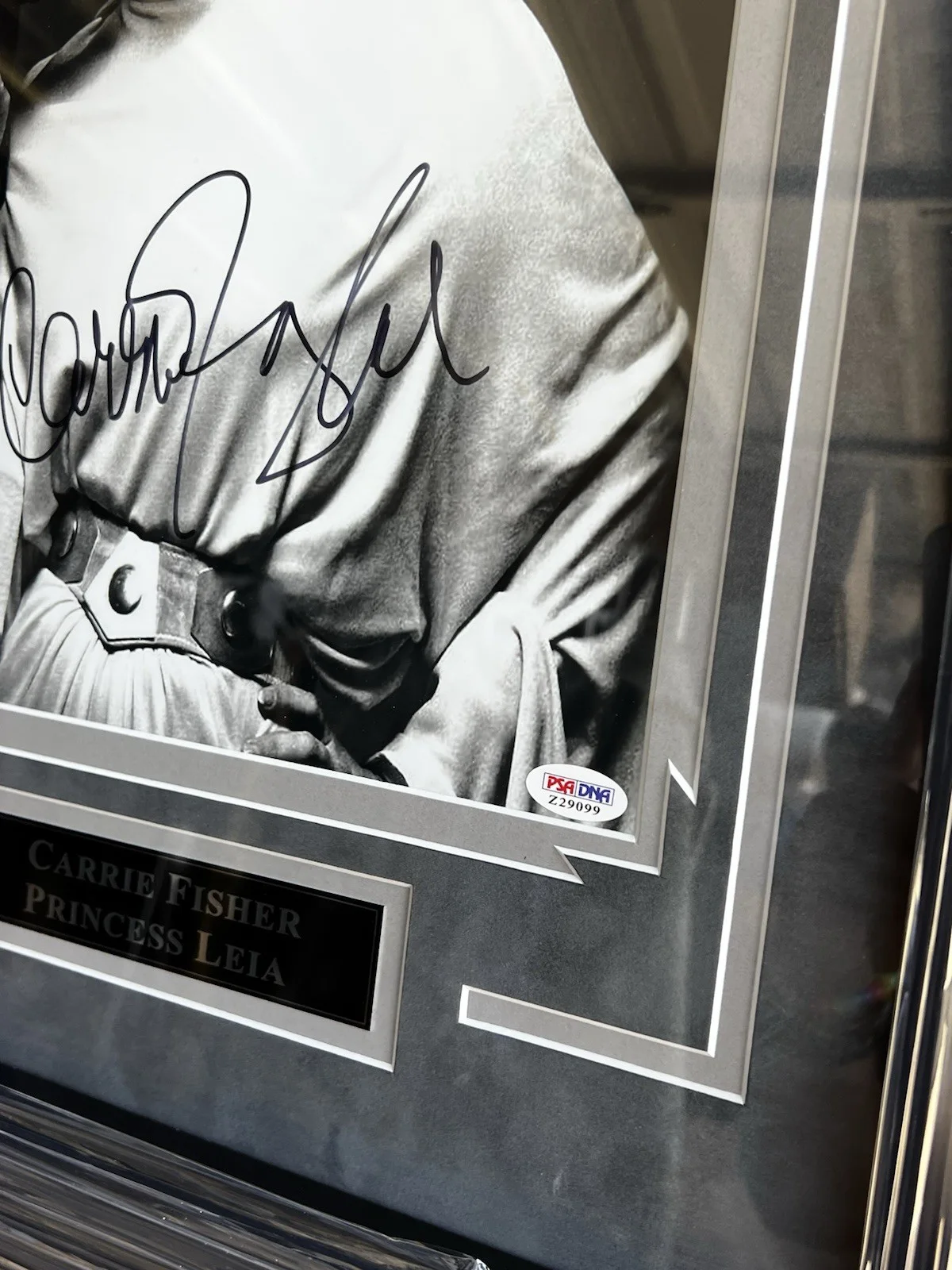 CARRIE FISHER — Carrie Fisher Star Wars Signed 11x14 Photo Custom Frame PSA/DNA Authenticated, image 3