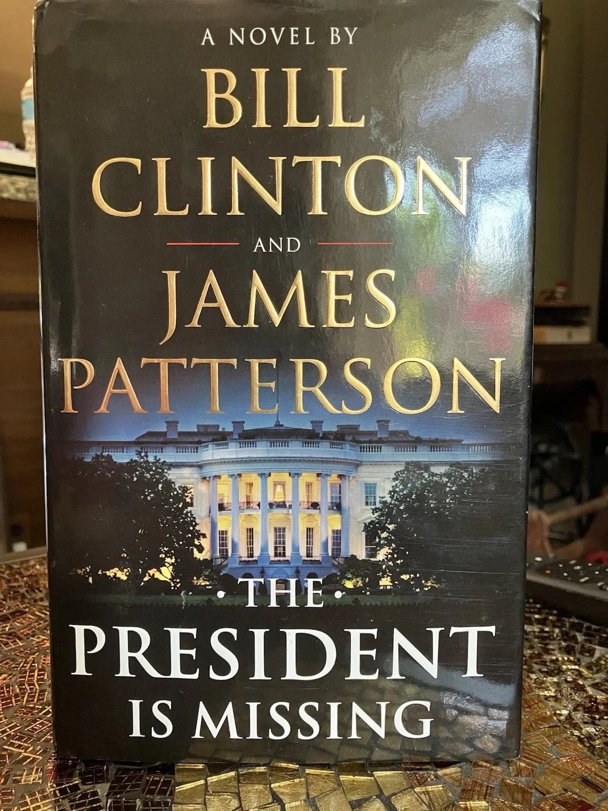 Bill Clinton — Presidential Signed Book Bill Clinton The President Is Missing HCDJ Excel Cond