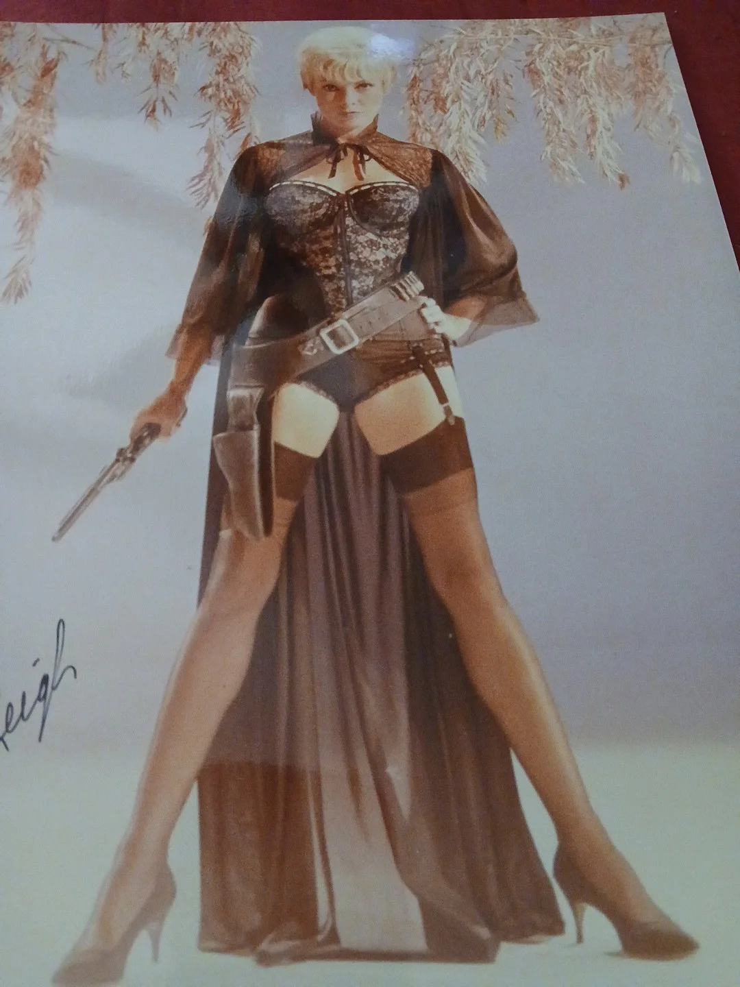 Janet Leigh — Janet Leigh – Signed (8” x 10”) Autographed Color photo, изображение 3