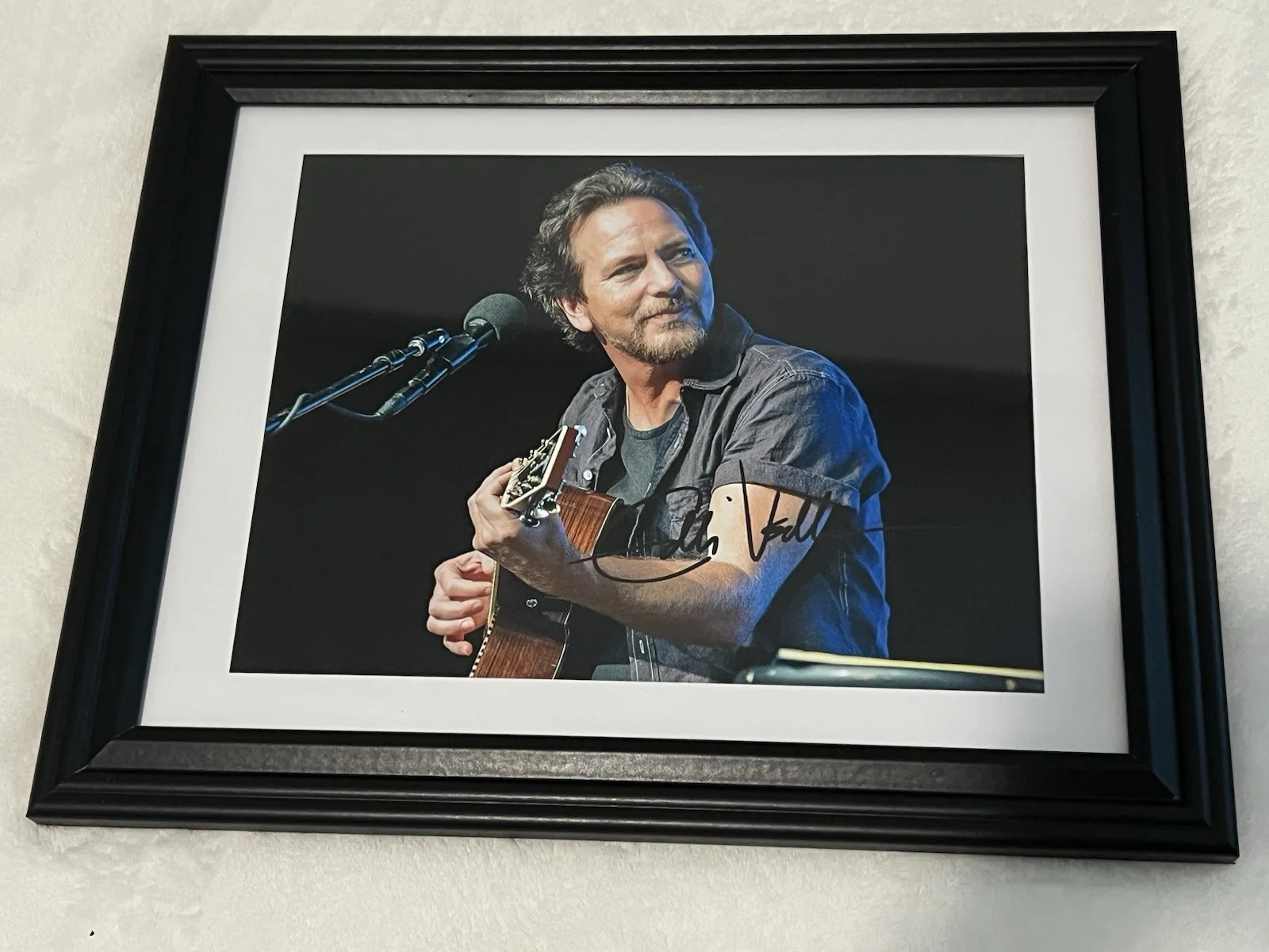 EDDIE VEDDER Framed Autographed signed 8 X 11.5 photo Pearl Jam, изображение 2