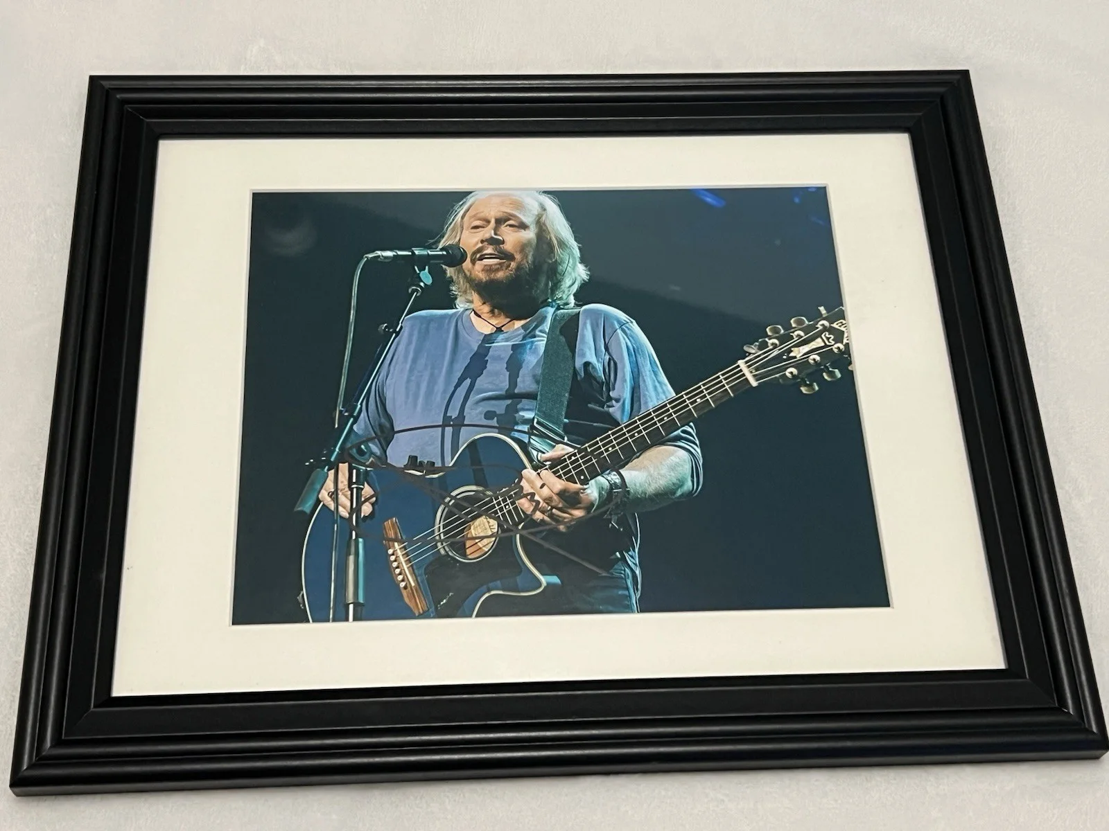 Barry Gibb Bee Gees Signed 8 X 11.5 Photo Autographed Fully Framed, изображение 3