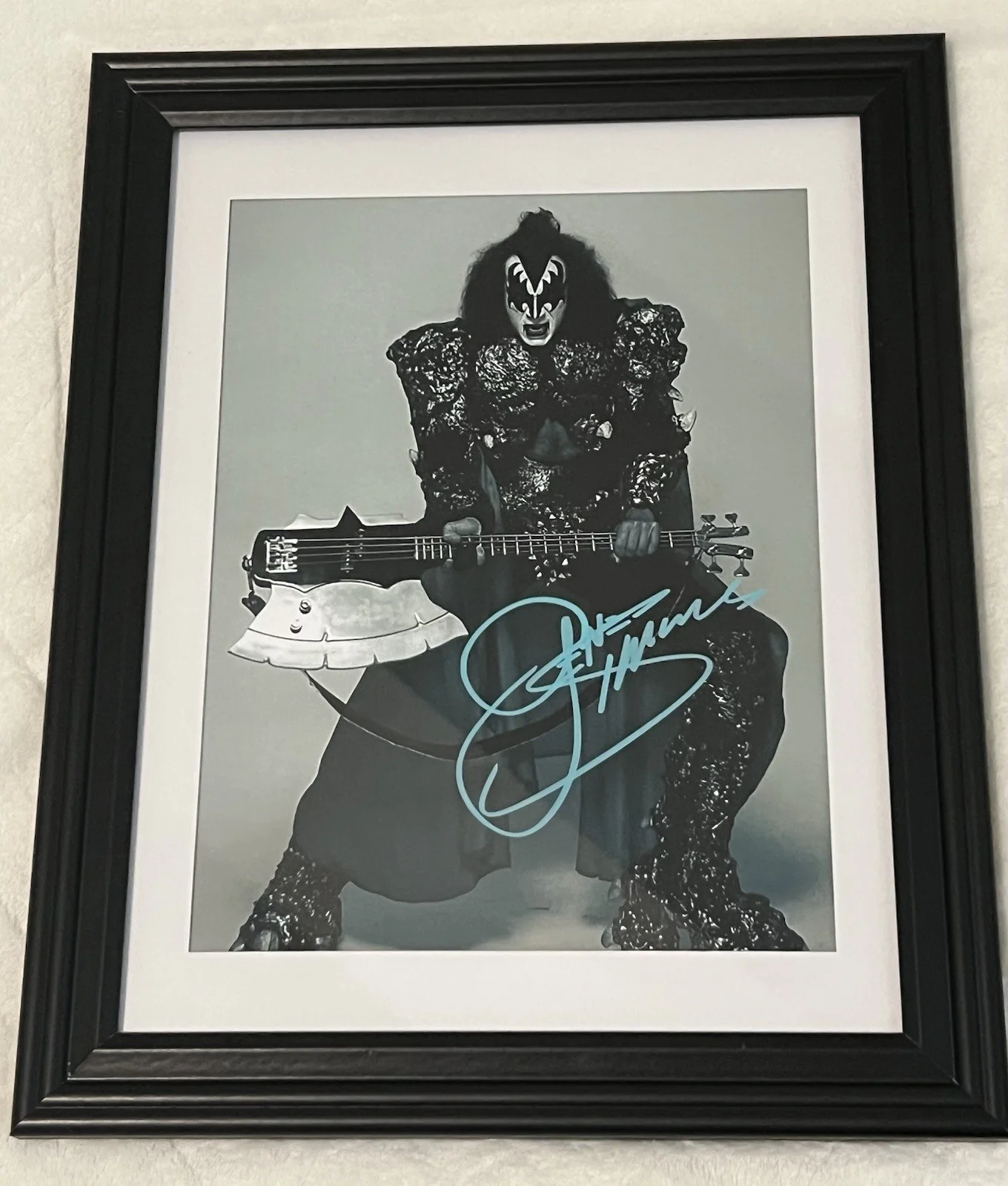 GENE SIMMONS Autographed 8x11.5 signed & FRAMED photo KISS Guitar Rock Legend, изображение 3