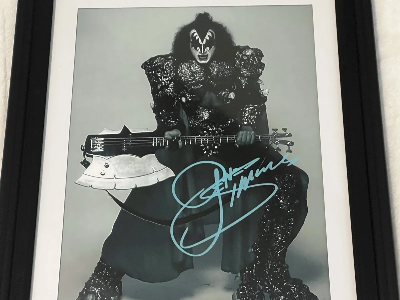 GENE SIMMONS Autographed 8x11.5 signed & FRAMED photo KISS Guitar Rock Legend, изображение 4