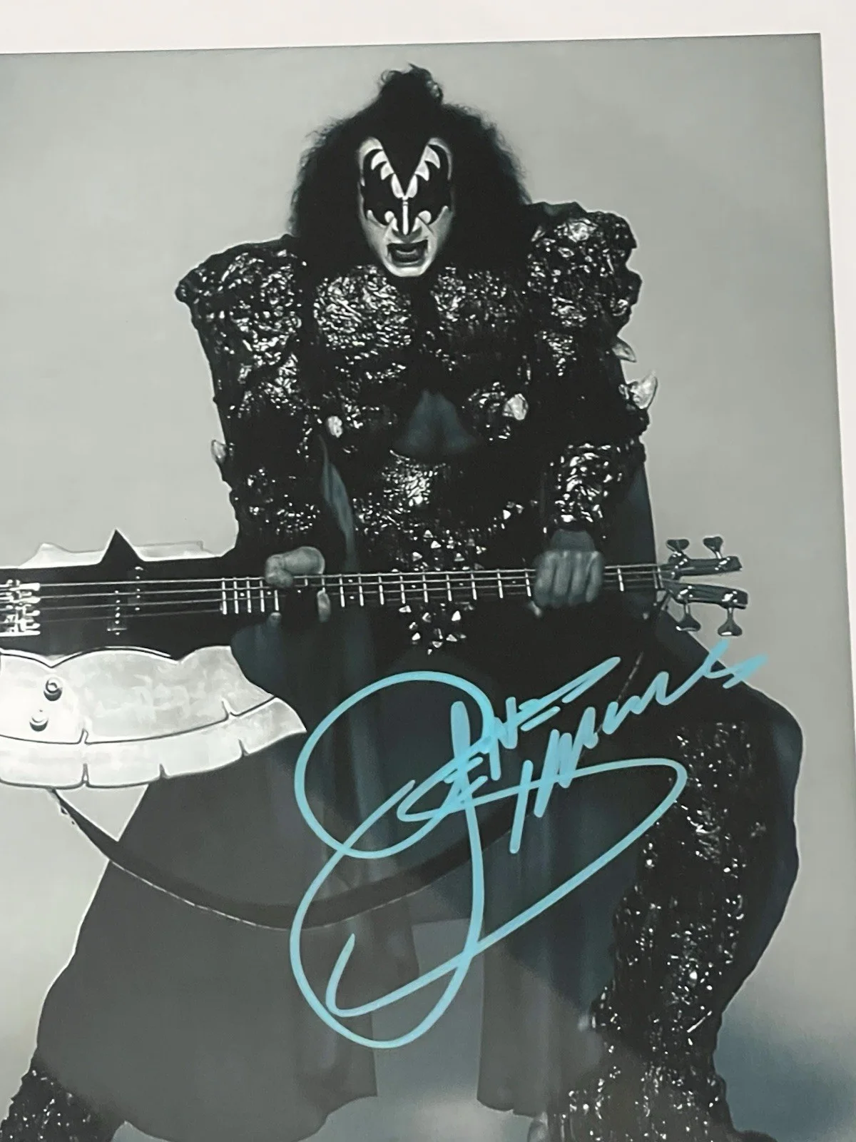 GENE SIMMONS Autographed 8x11.5 signed & FRAMED photo KISS Guitar Rock Legend, изображение 5