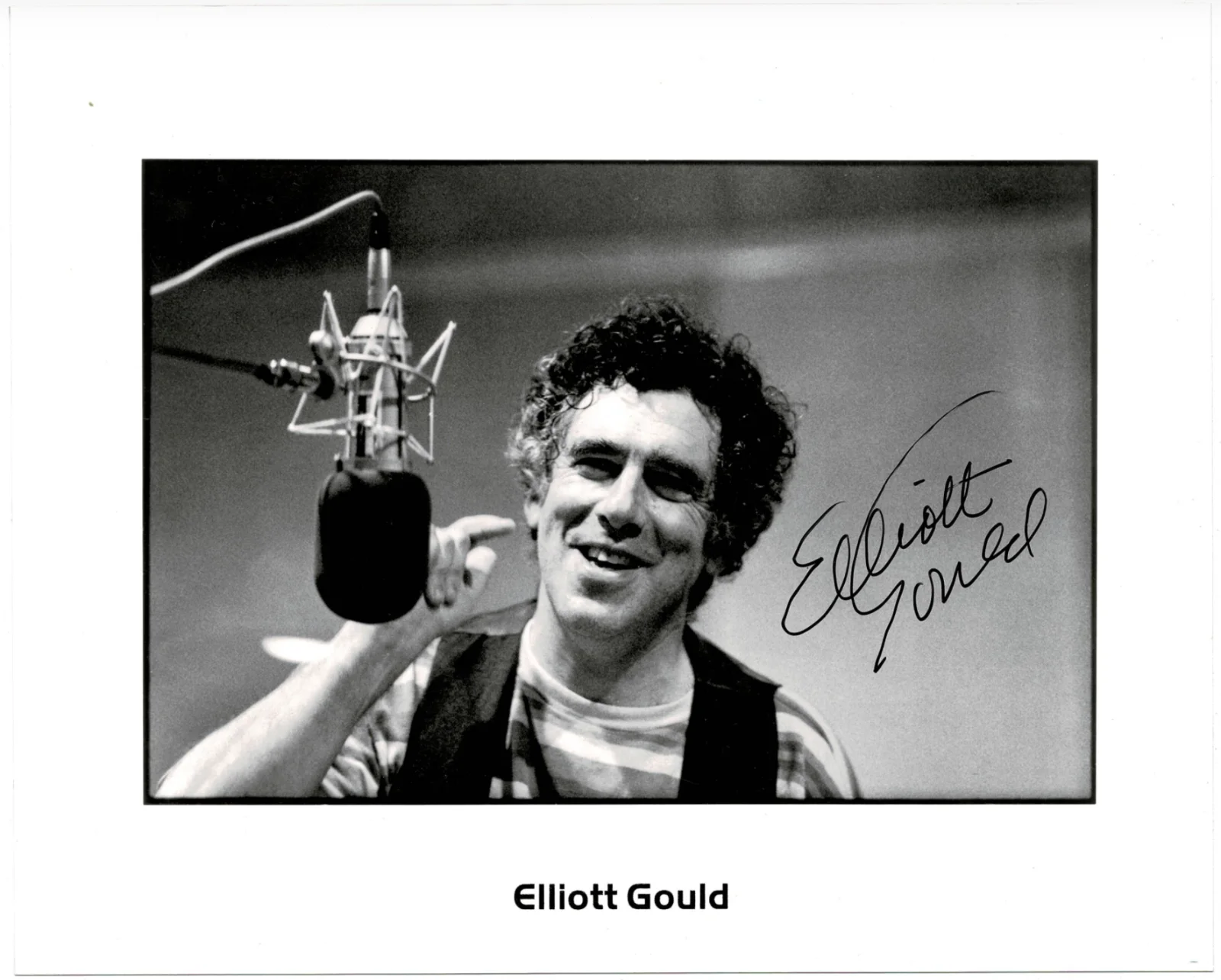 Elliott Gould — Elliott Gould Oceans Eleven Autographed Signed 8x10 Photo AMCo COA 14623