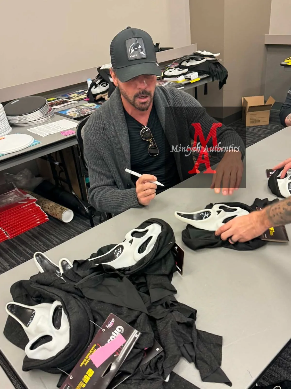 Skeet Ulrich — Skeet Ulrich Scream autographed signed 8x10 photo Ghost Face Beckett COA, изображение 2