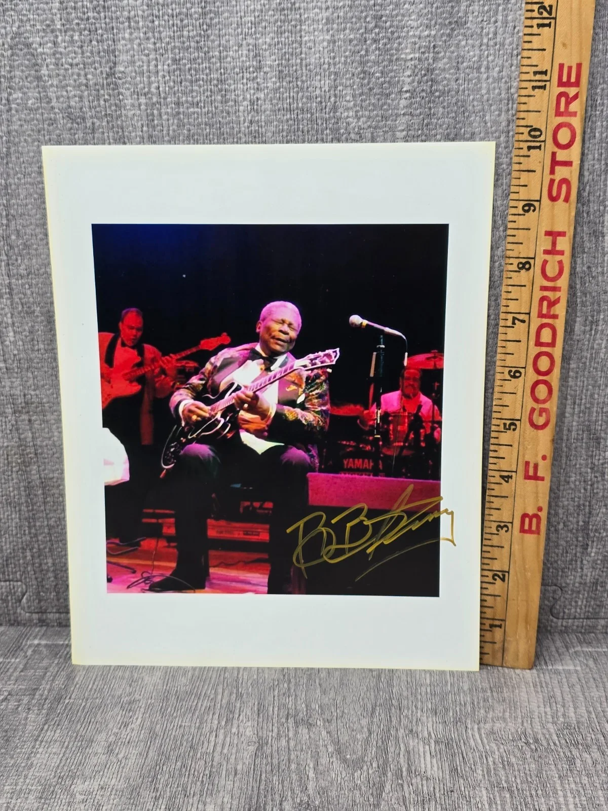 B. B. KING PICTURE SIGNED 8 by 10 “KING OF THE BLUES” Autographed w Frame, image 3