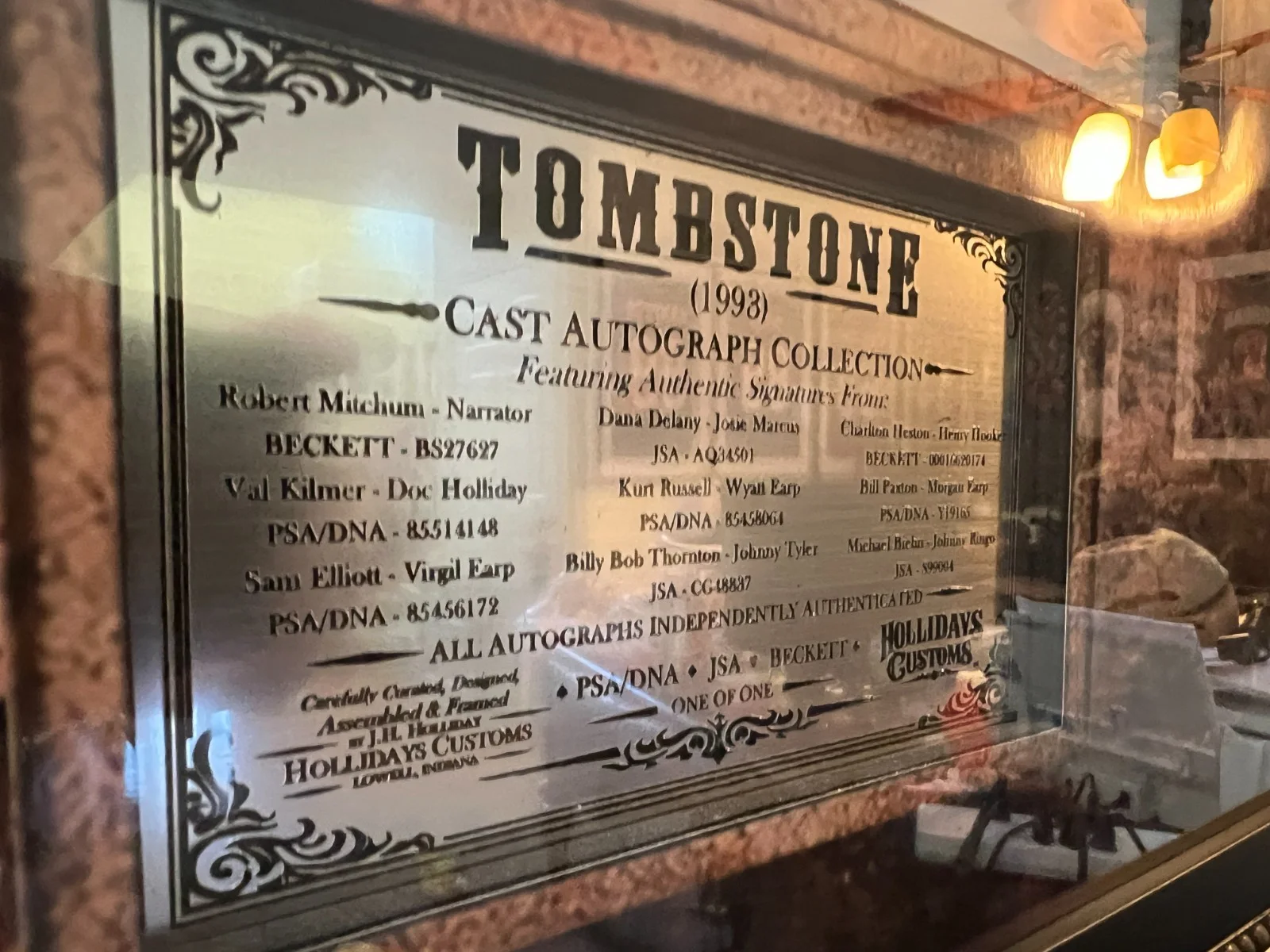 Mitchum, Delany, Heston, Kilmer, Russell, Paxton, Elliott, Thornt — Tombstone (1993) Cast Signed Display Russell Kilmer Elliott Paxton Biehn PSA JSA, изображение 4