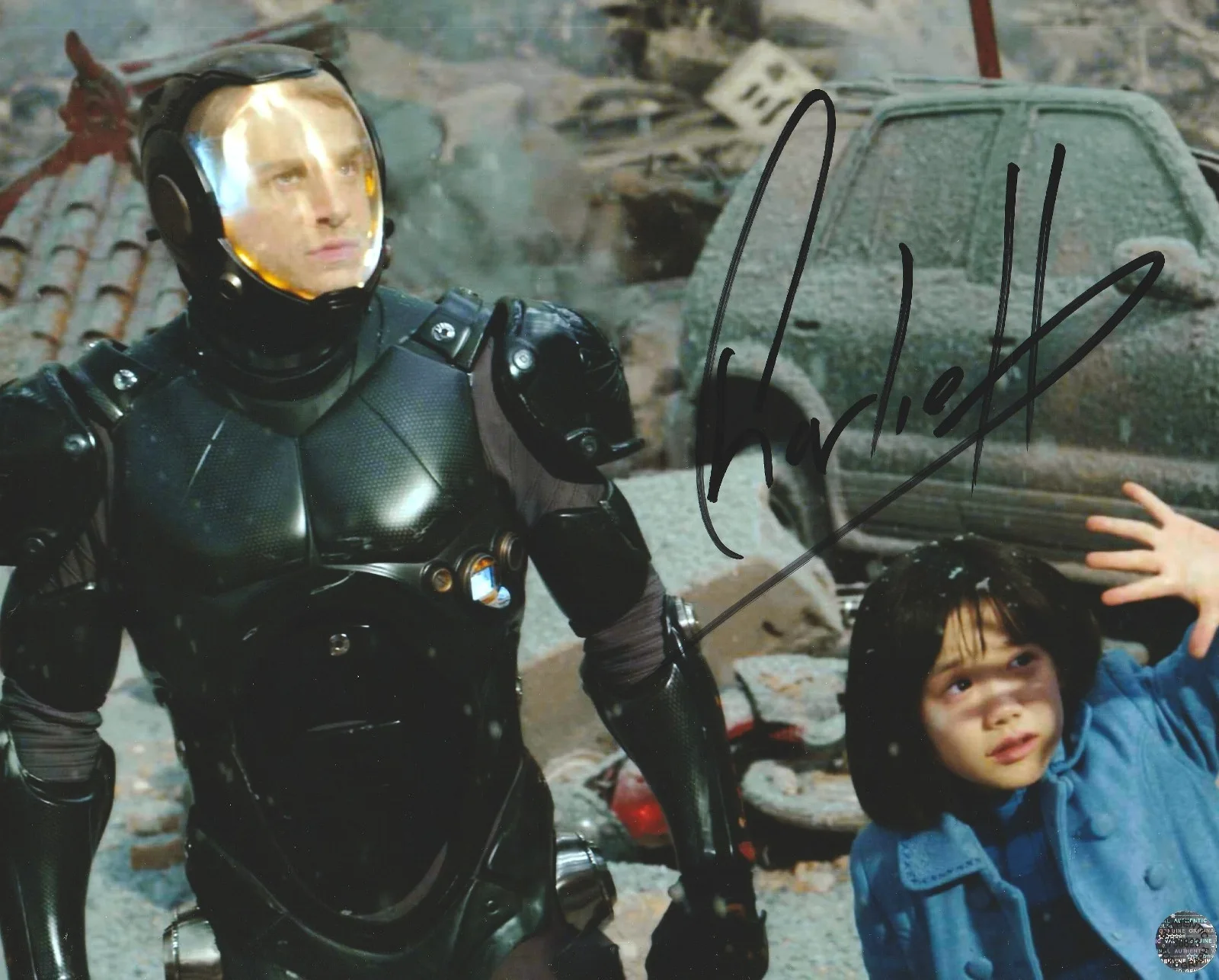 Charlie Hunnam — Charlie Hunnam Signed Autographed Pacific Rim 8x10 Photo with COA/Hologram