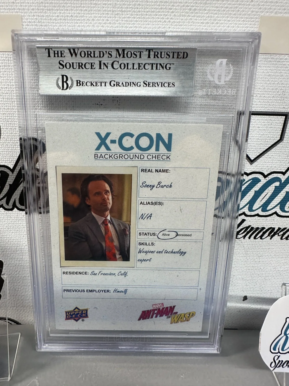 INVINCIBLE WHITE LOTUS SHIELD JUSTIFIED FALLOUT LINCOLN — WALTON GOGGINS SONNY BIRCH X-CON SIGNED AUTOGRAPHED 2018 CARD GHOUL BECKETT BGS, image 5