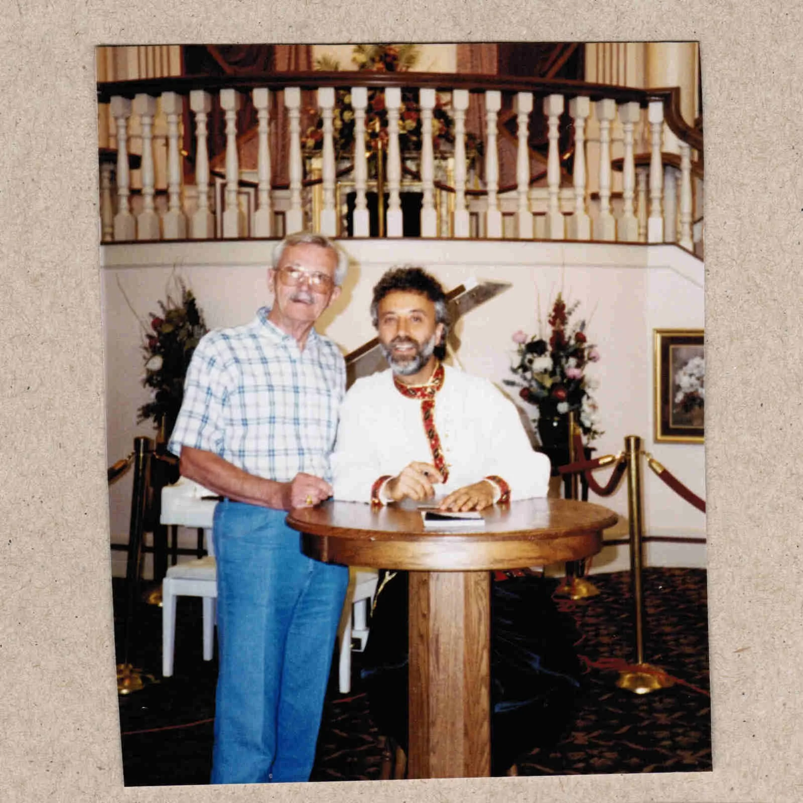 1996 Yakov Smirnoff Signed Autograph w/Fan Taken 5 x 3.5 OOAK Photo Ticket Stub, изображение 3