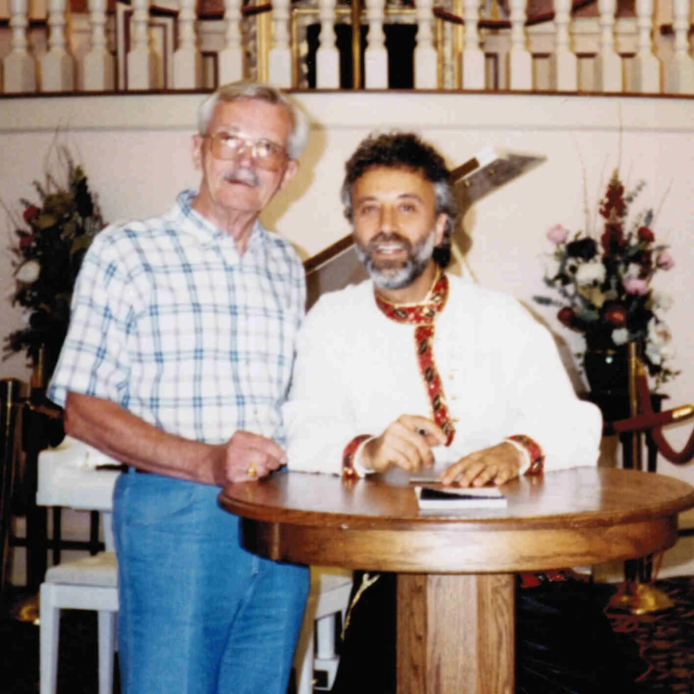 1996 Yakov Smirnoff Signed Autograph w/Fan Taken 5 x 3.5 OOAK Photo Ticket Stub, изображение 4