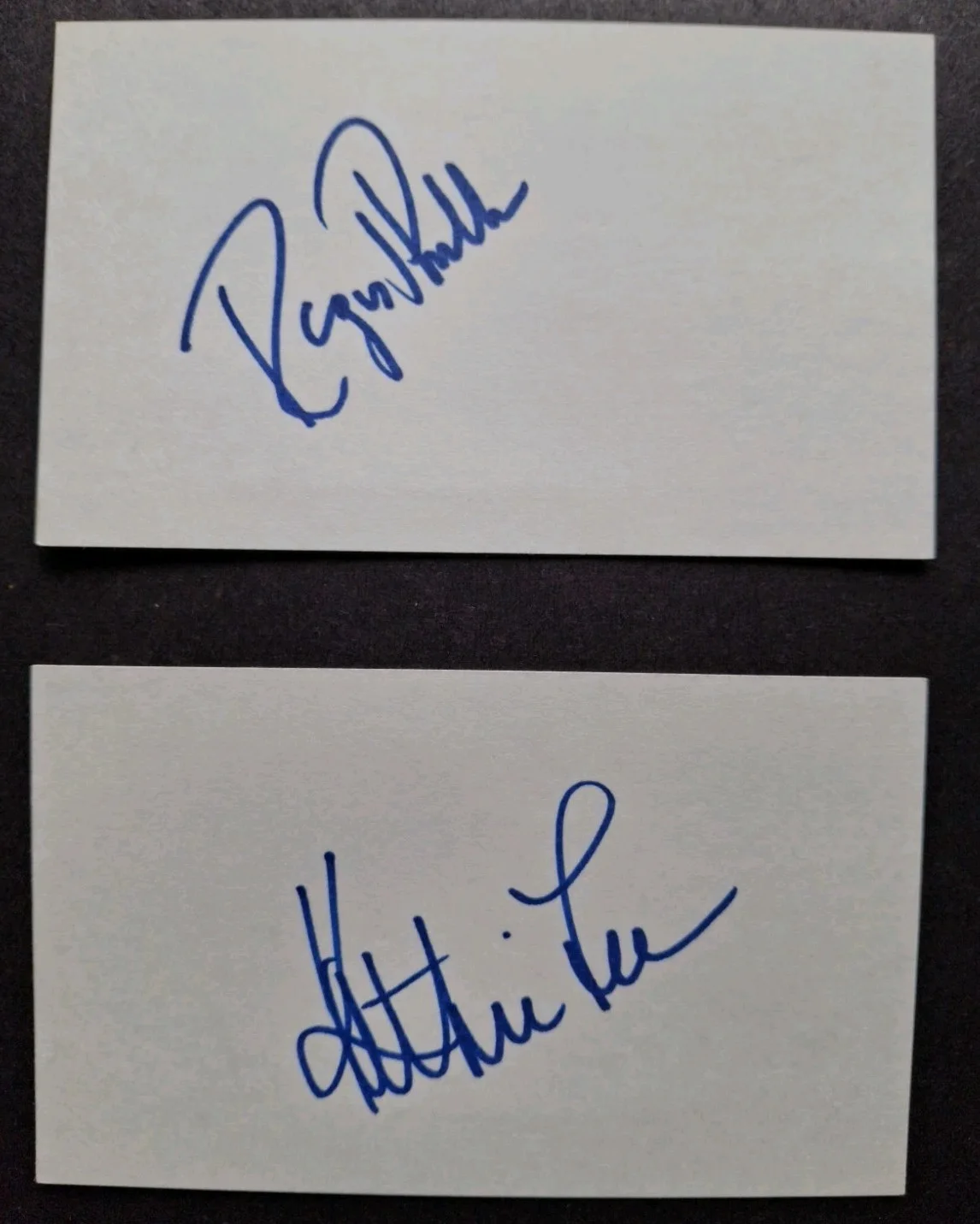 Regis Philbin & Kathy Lee Gifford — REGIS PHILBIN / KATHIE LEE GIFFORD SIGNED 3x5 Index "REGIS & KATHY LEE" W/PROOF