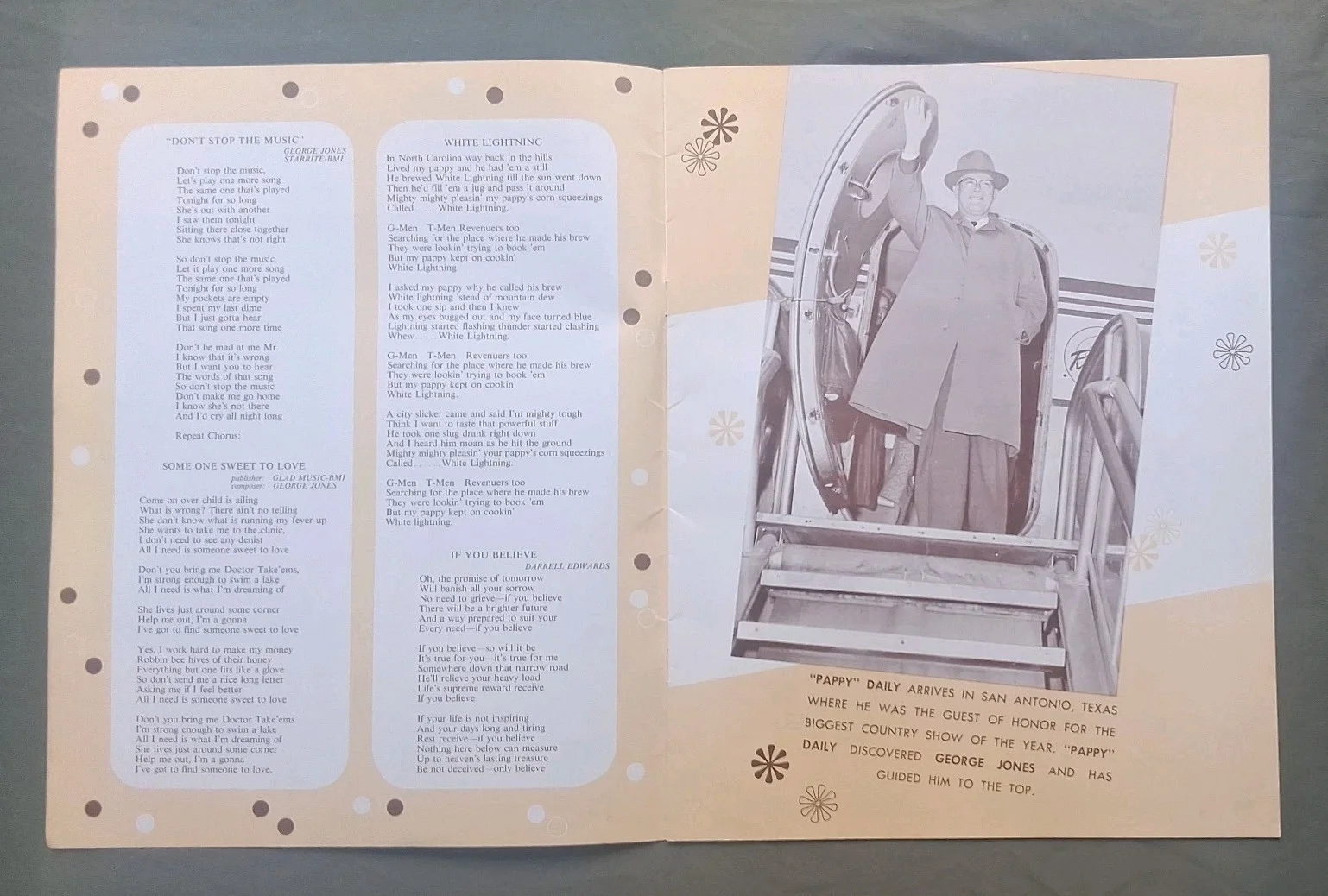 GEORGE JONES FOLIO OF HITS WITH AUTOGRAPHS, INCLUDING GEORGE JOES AUTOGRAPH, изображение 3