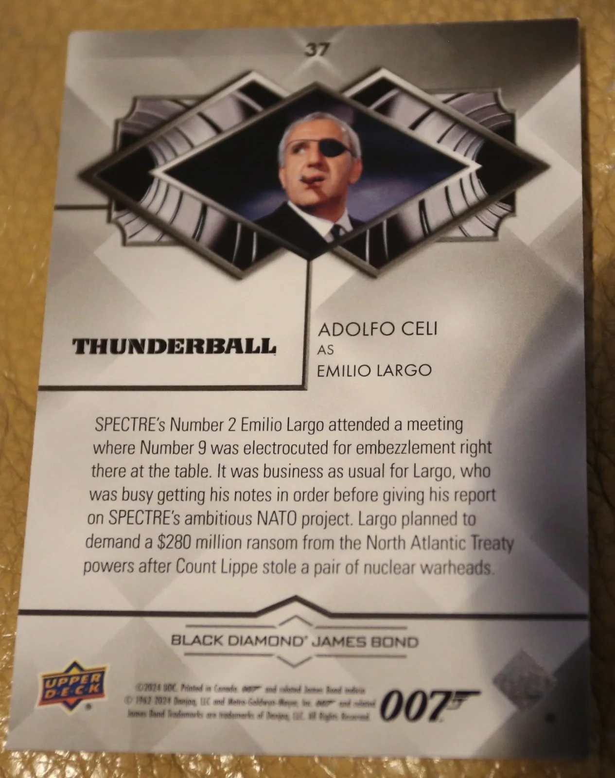 JAMES BOND NUMBER 127 of 199 ADOLFO CELI EMILIO LARGO BLACK DIAMOND TRADING CARD, изображение 2
