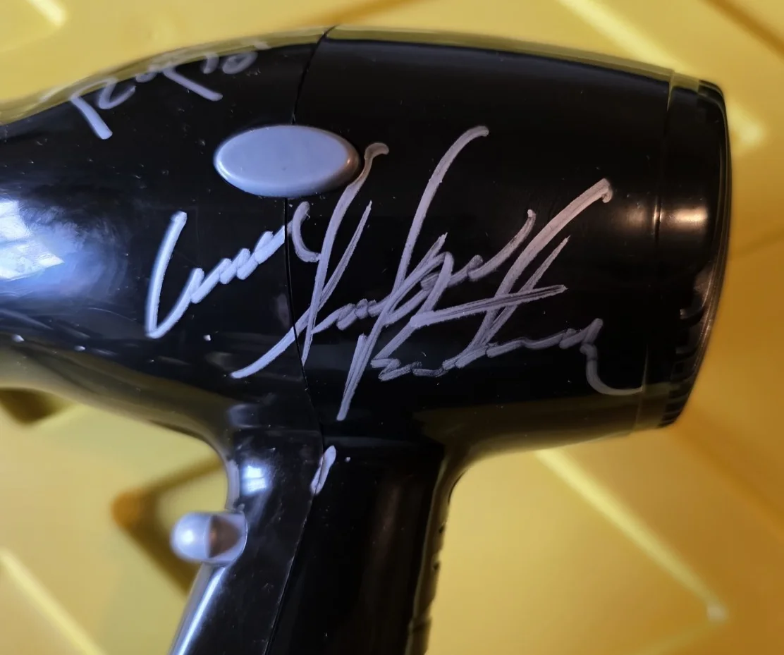 The Pointer Sisters Autographed REVLON Hair Dryer Signed by Ruth, Issa, Sadako, изображение 2