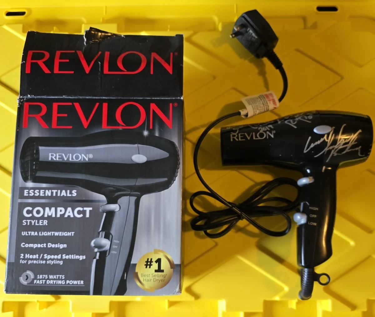 The Pointer Sisters Autographed REVLON Hair Dryer Signed by Ruth, Issa, Sadako, изображение 3