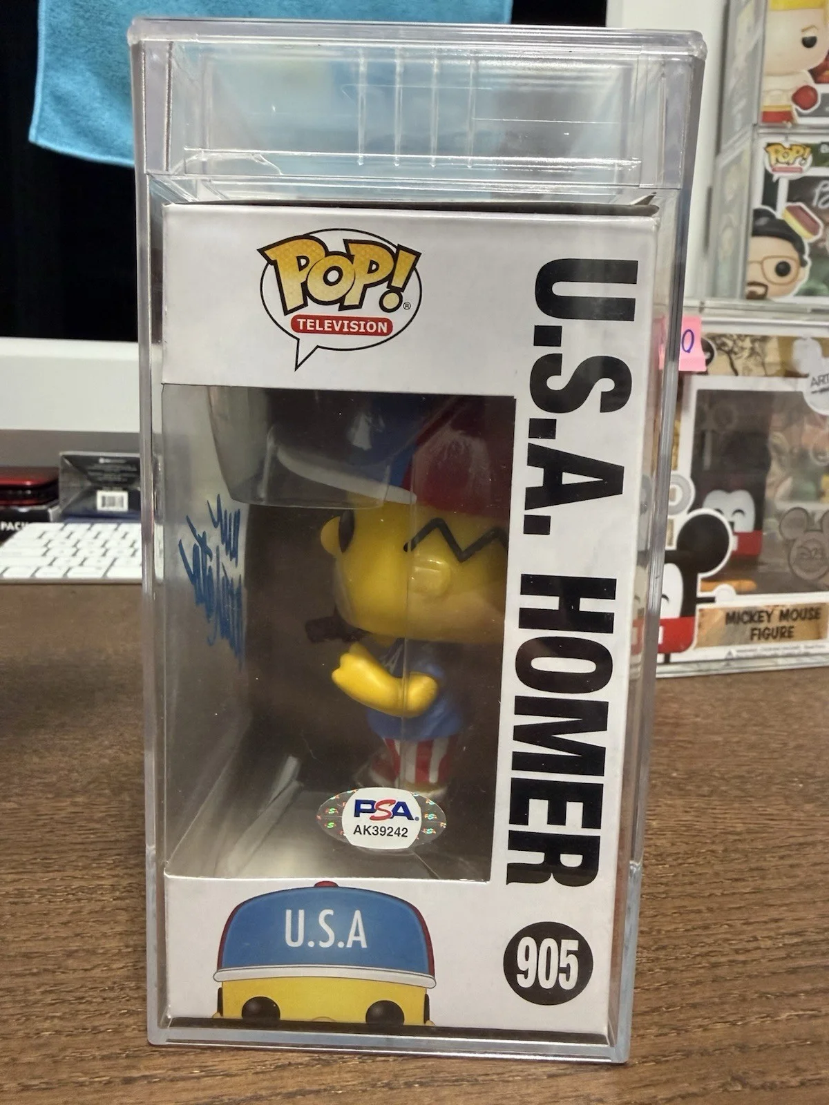 Dan Castellaneta — Dan Castellaneta Signed Autographed Funko USA Homer Simpsons PSA Graded!, image 2