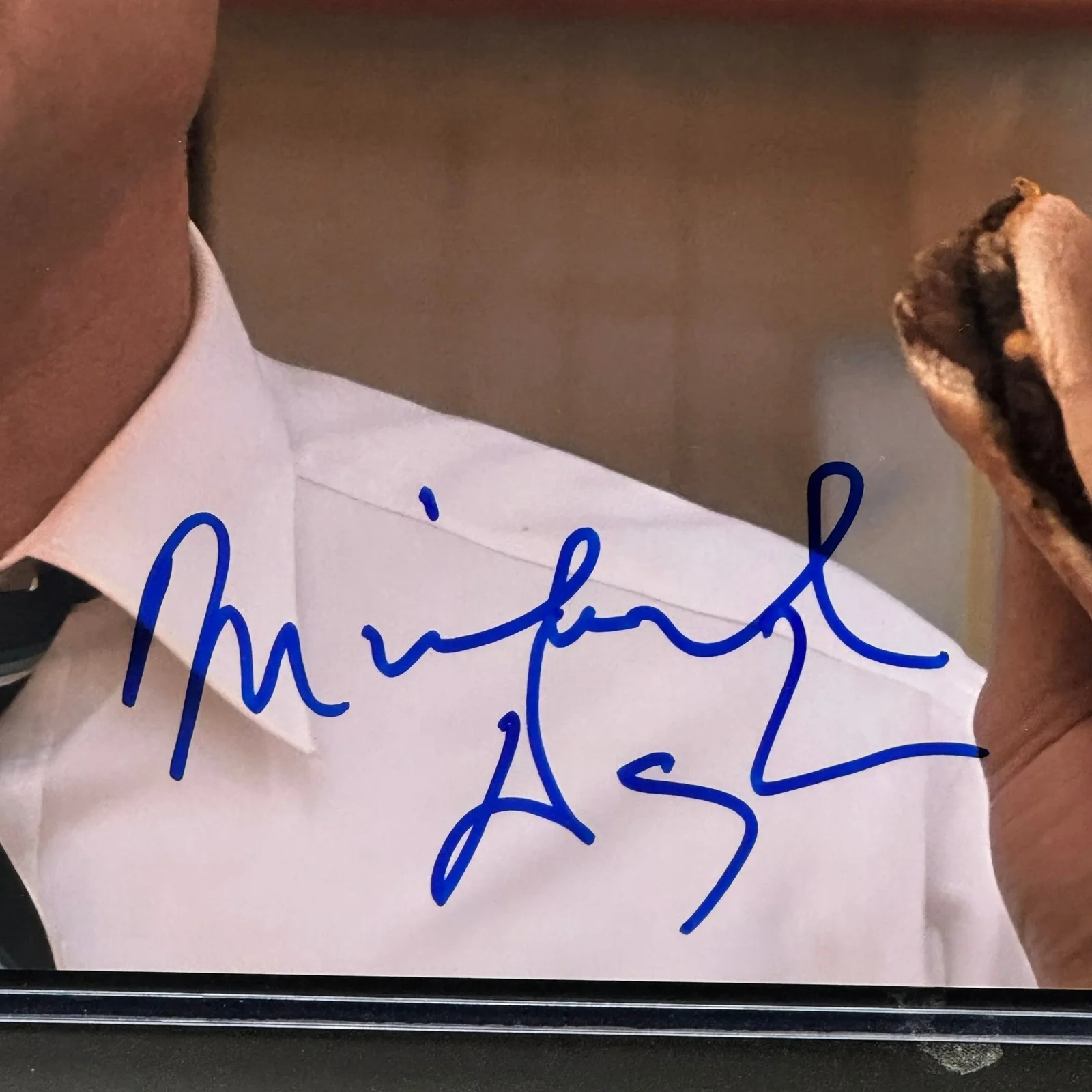 Michael Douglas — Michael Douglas Signed 11x14 Photo Falling Down Beckett Authentic Autograph!!, image 2