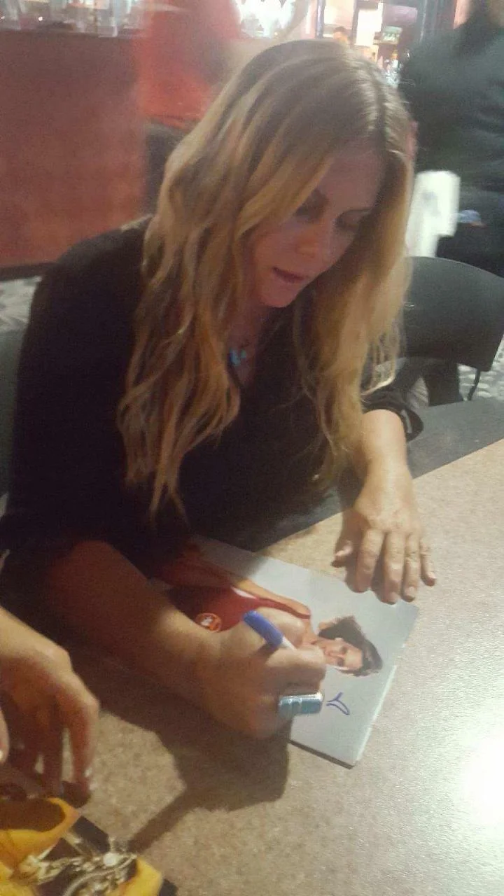 Nicole Eggert — Beautiful Nicole Eggert autographed 8x10 Baywatch outstanding up close photo **, image 3