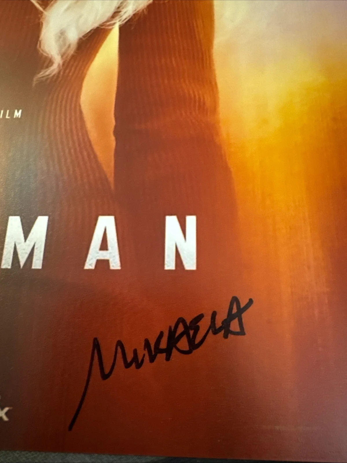 Mikaela Hoover — Mikaela Hoover Signed 8x10 Photo Superman Cat Grant Autographed JSA COA, изображение 2