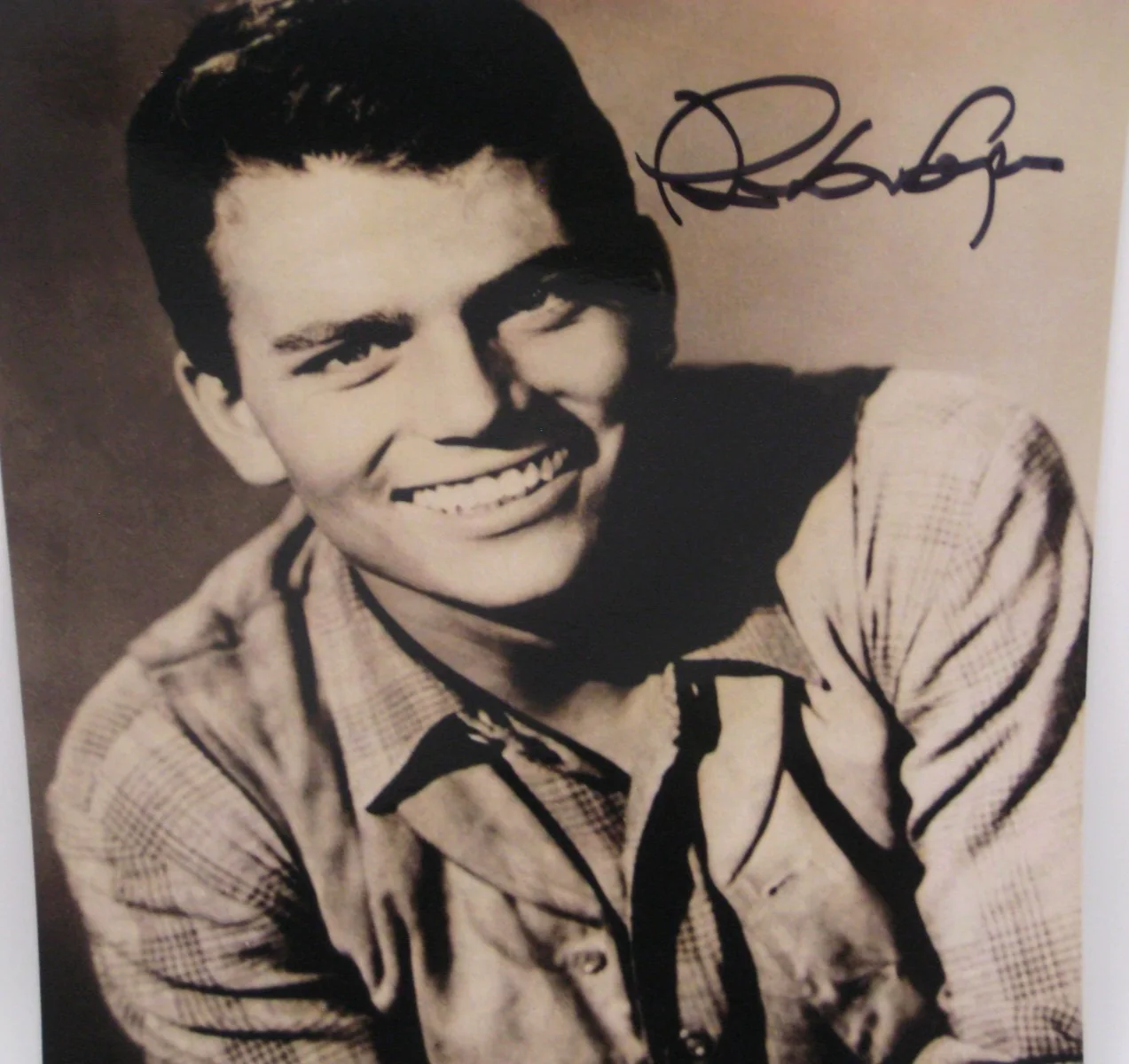 PATRICK WAYNE — PATRICK WAYNE HOLLYWOOD LEGEND AUTOGRAPHED 8"X10" PHOTO COA FREE SHIPPING!, изображение 2