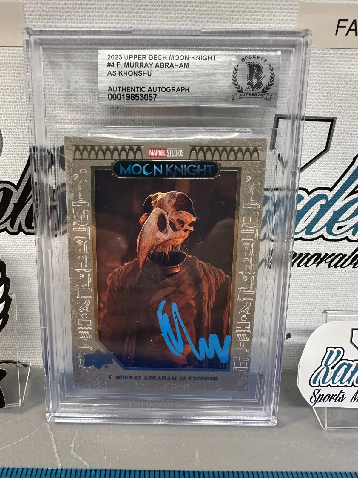 23 UPPER DECK MARVEL MCU SCARFACE GRAND BUDAPEST HOTEL AMADEUS — F MURRAY ABRAHAM KHONSHU MOON KNIGHT SIGNED AUTOGRAPHED 2023 UD CARD BECKETT BAS, изображение 2