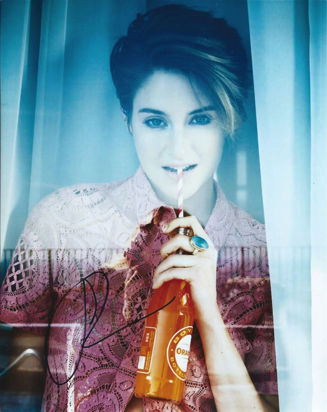 Shailene Woodley — Shailene Woodley signed 8x10 photo - Insurgent, Divergent, Fault