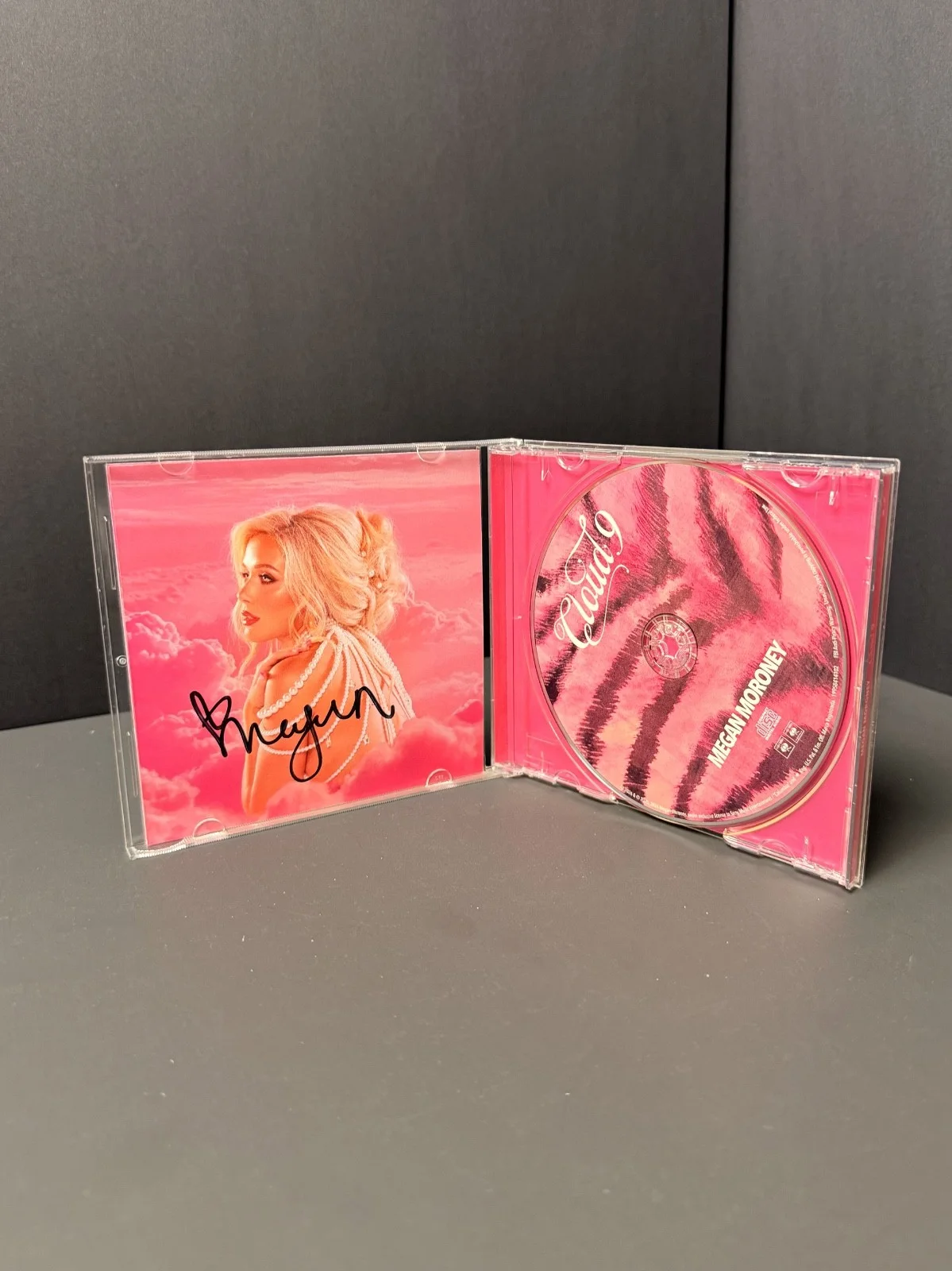 Megan Moroney signed “cloud 9” CD, изображение 2