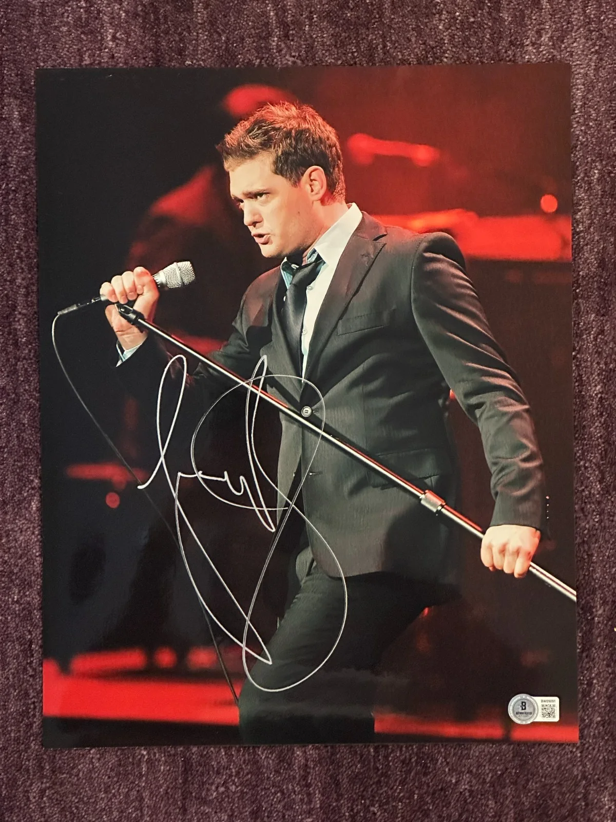 MICHAEL BUBLE — MICHAEL BUBLE Signed 11x14 PHOTO Beckett (BAS) Authenticated