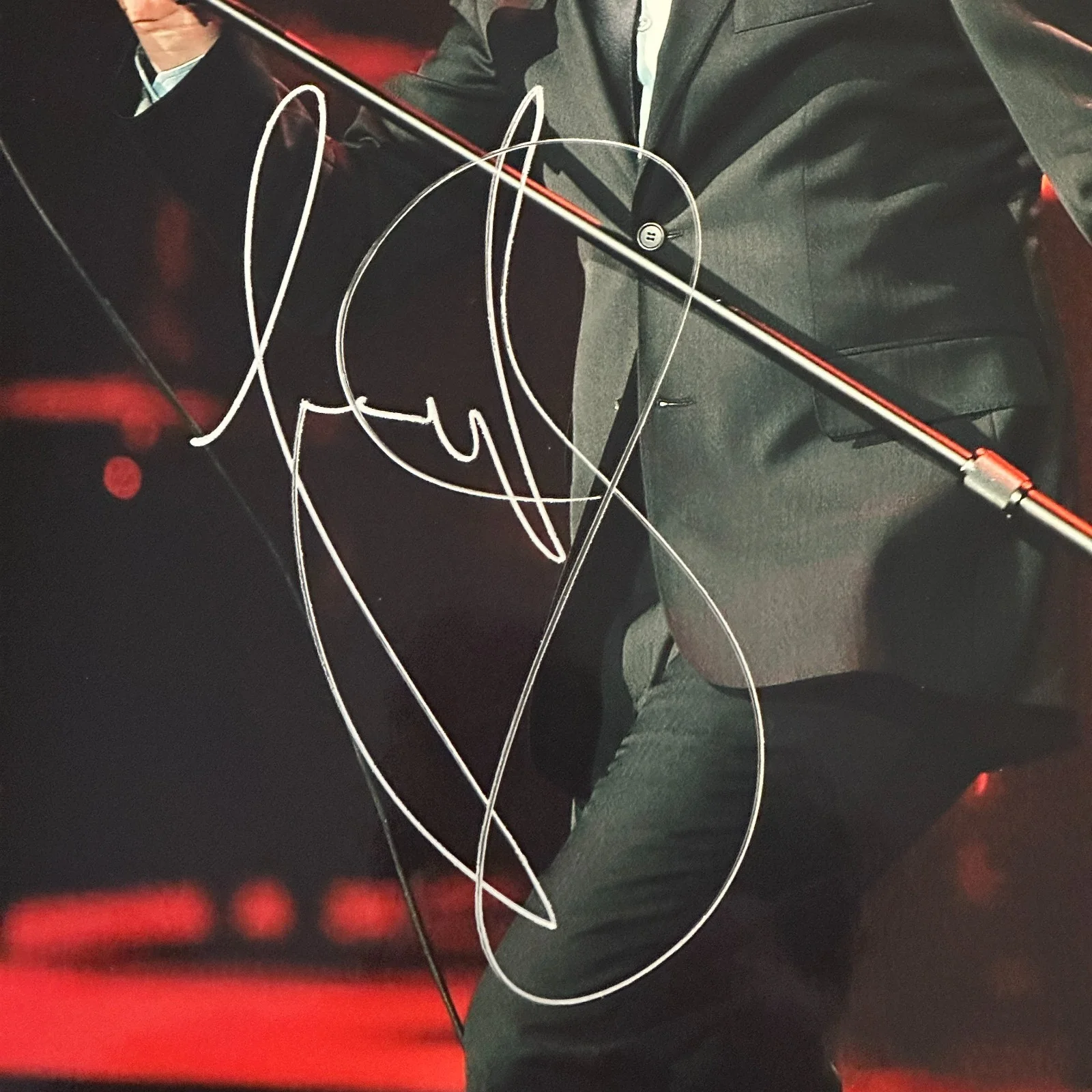 MICHAEL BUBLE — MICHAEL BUBLE Signed 11x14 PHOTO Beckett (BAS) Authenticated, image 2