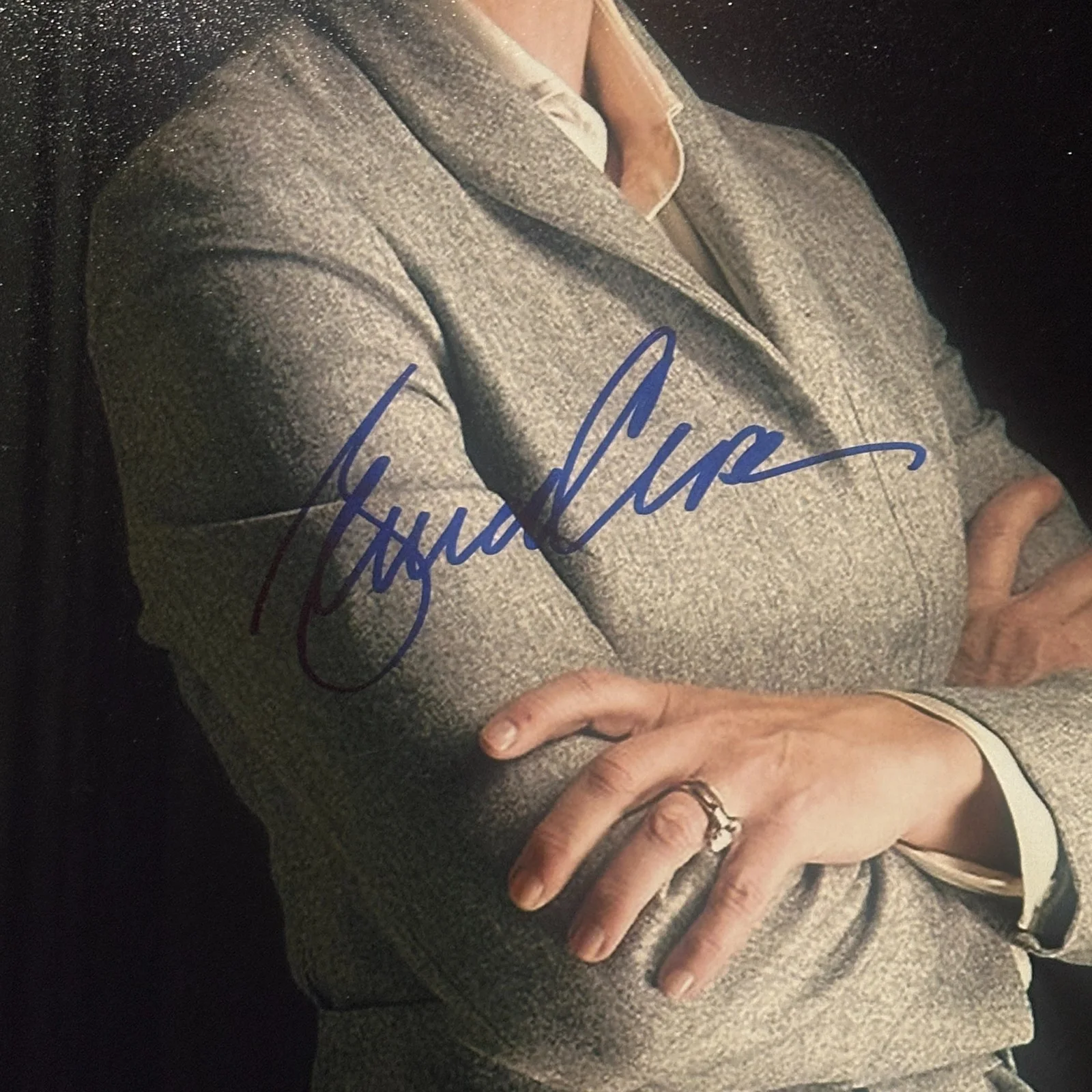 GLENN CLOSE — GLENN CLOSE Signed 11x14 PHOTO Beckett (BAS) Authenticated, image 2