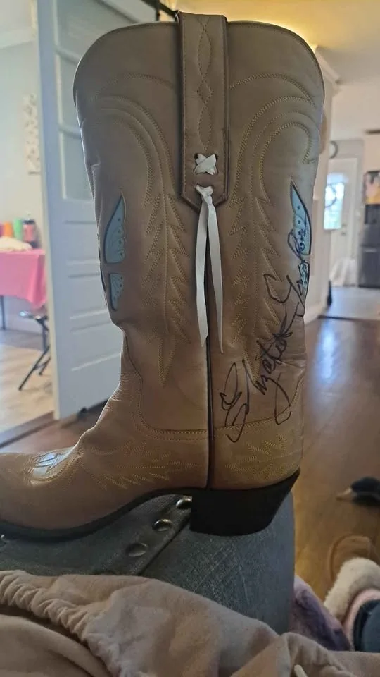 Elizabeth Taylor signed Stallion Cowboy boots, image 2