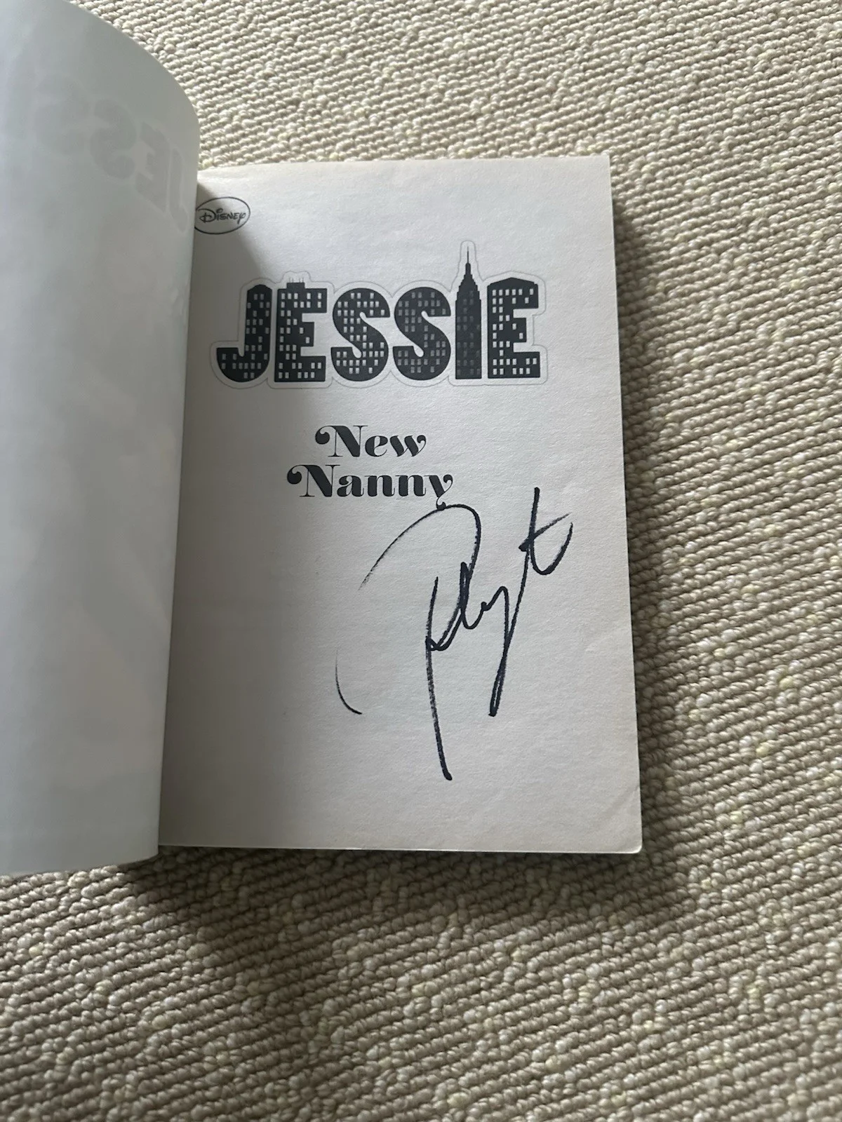 Disney Channel’s Jessie New Nanny Book Signed By Peyton List SEE ALL PHOTOS, изображение 2