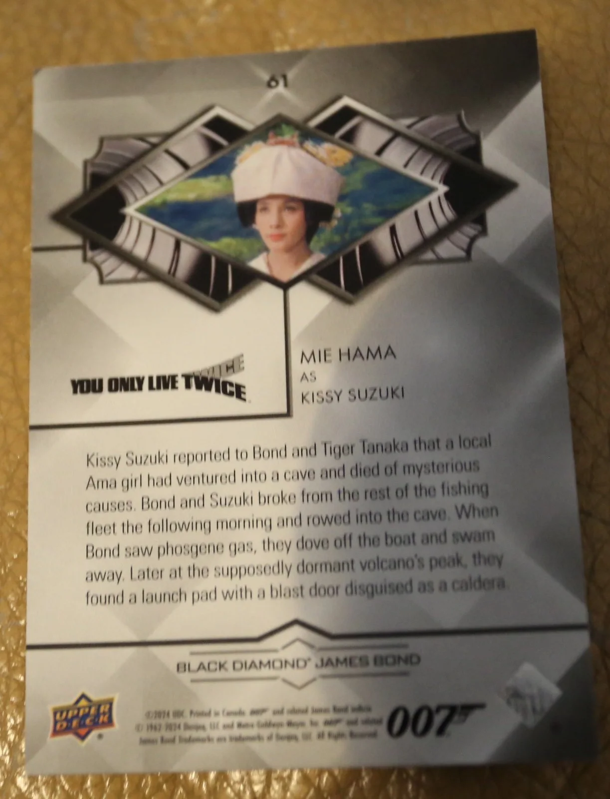 JAMES BOND NUMBER 180 of 199 MIE HAMA AS KISSY SUZUKI BLACK DIAMOND TRADING CARD, изображение 2