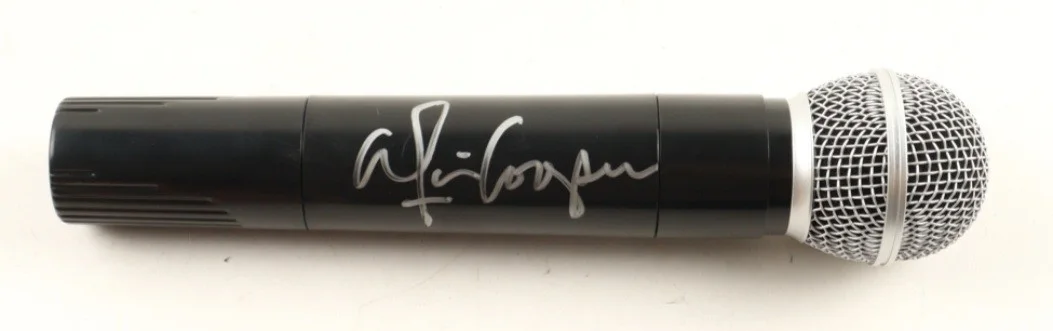 Alice Cooper Signed Microphone with Display Case ! Beckett Witnessed, image 2