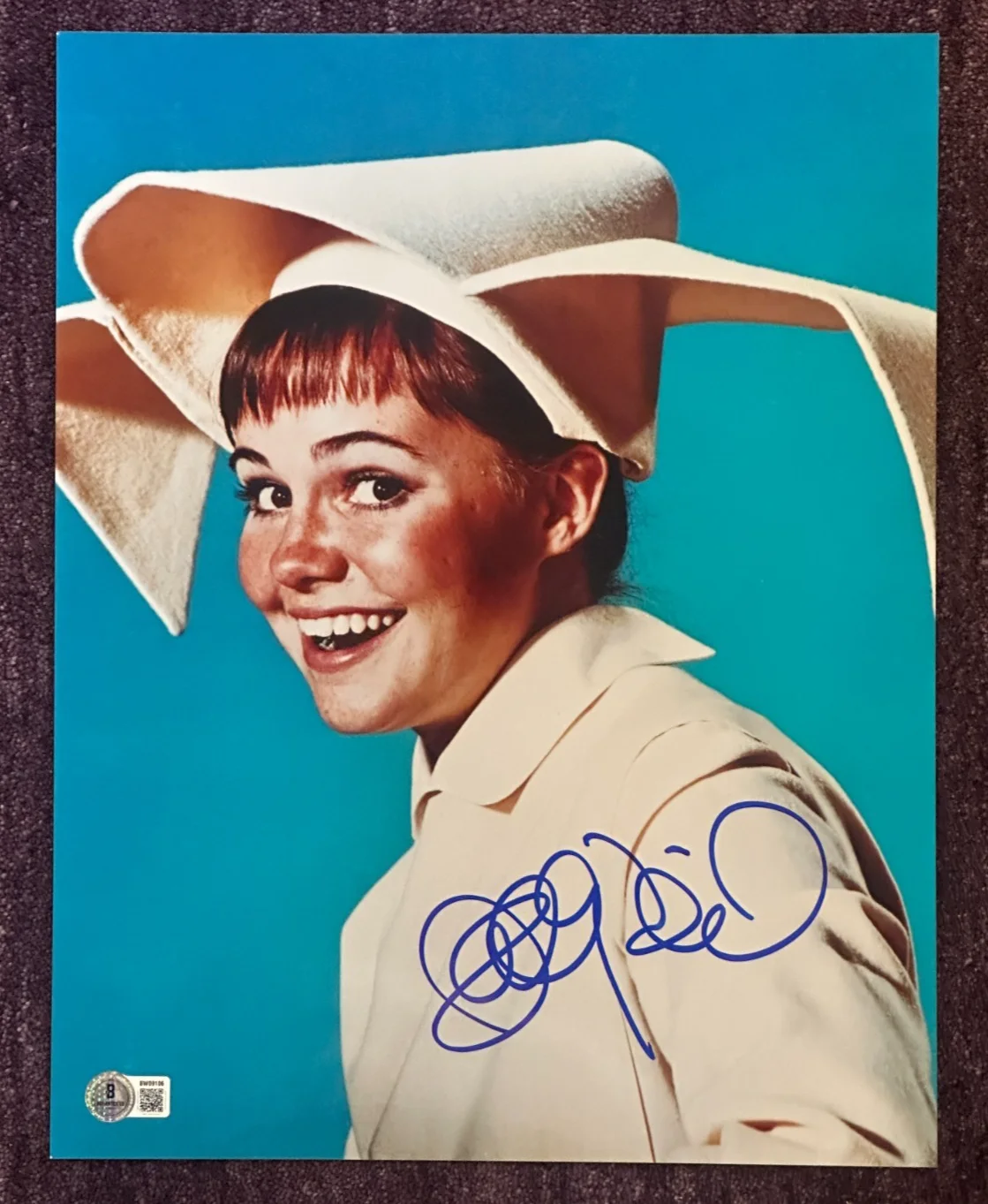 SALLY FIELD — SALLY FIELD Signed THE FLYING NUN 11x14 PHOTO Beckett (BAS) Auth
