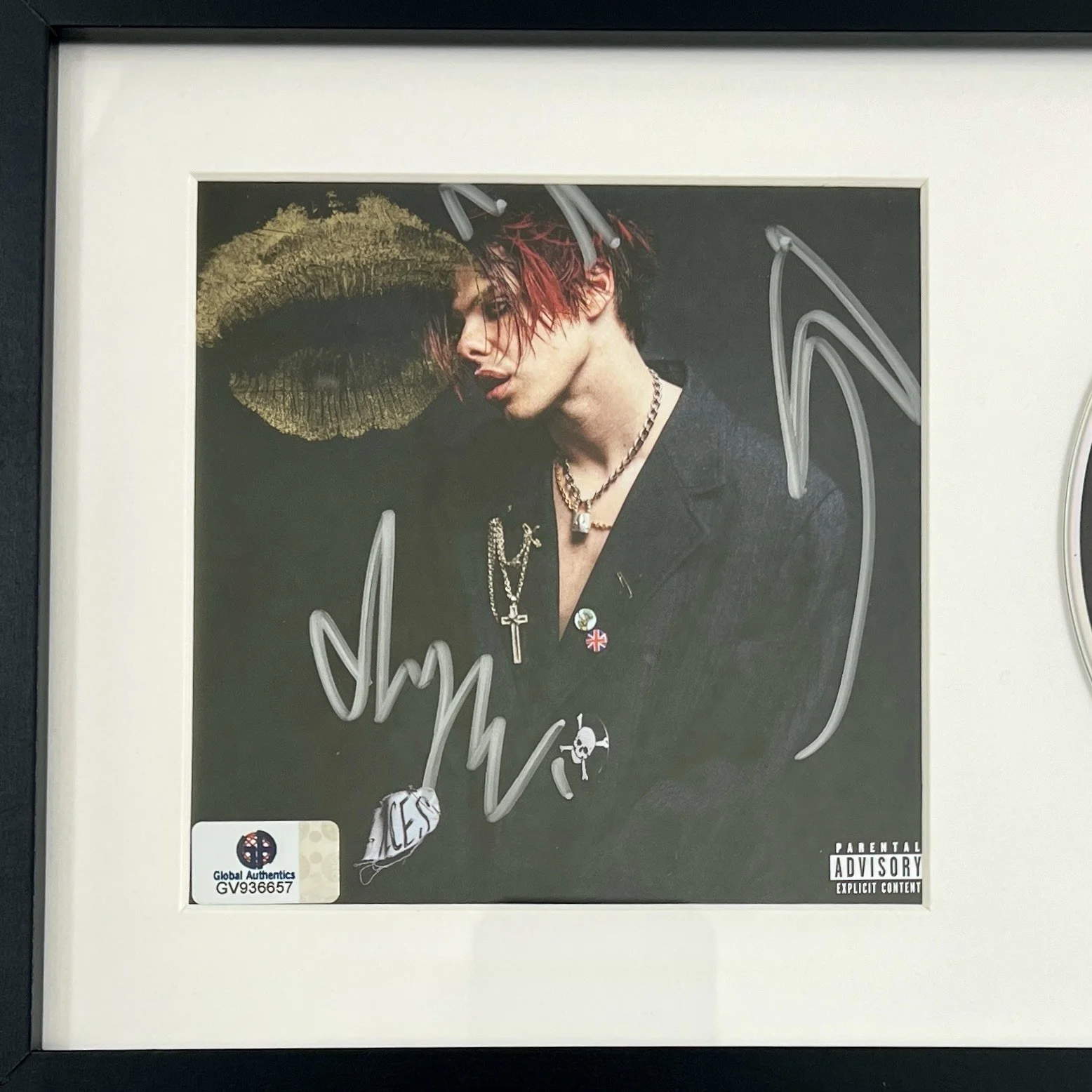 Yungblud SIGNED Framed CD Booklet Artwork Lip Prints CD GV936657, image 2