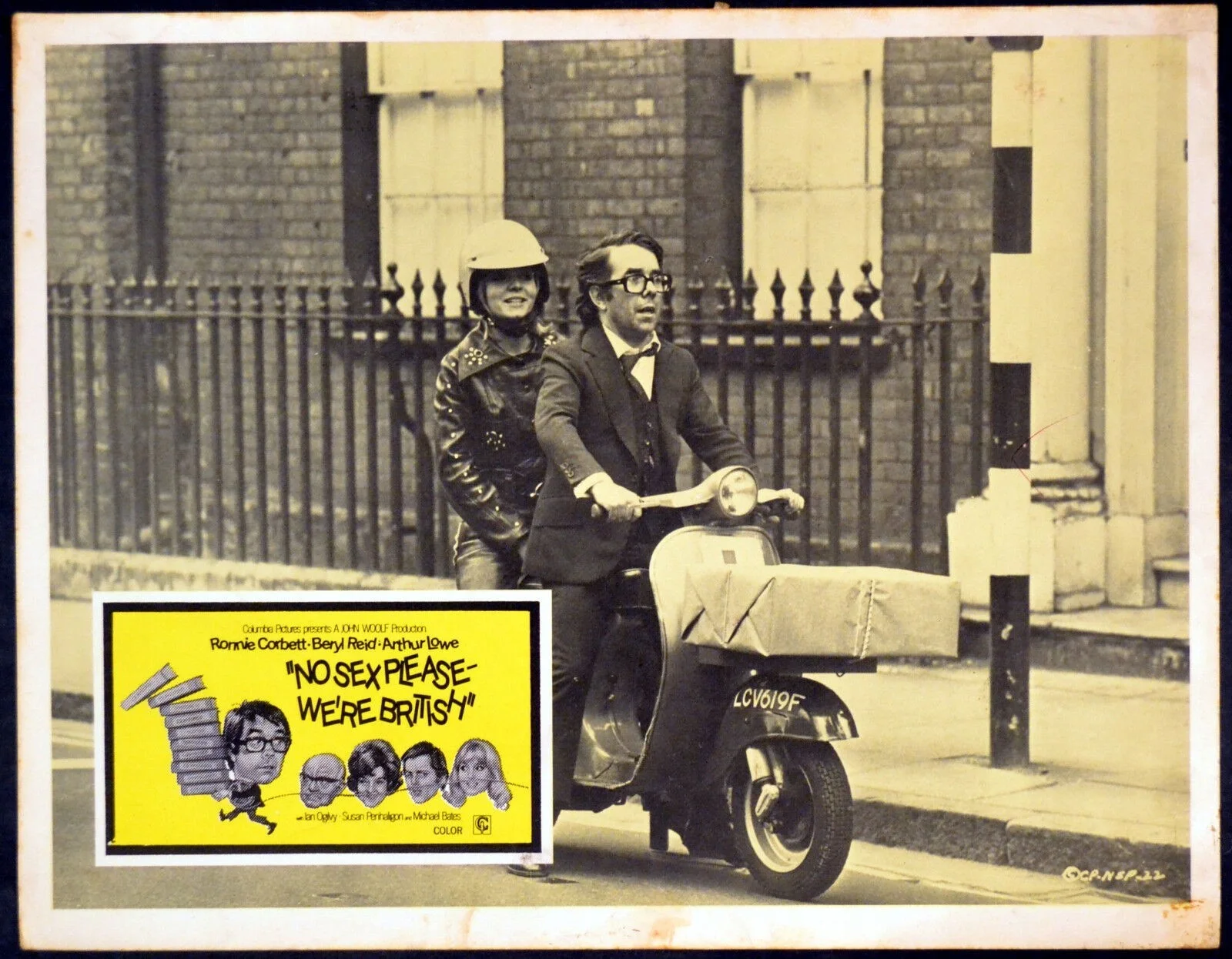 NO SEX PLEASE - WE’RE BRITISH 1973 Arthur Lowe, Beryl Reid 2 LOBBY CARDS, изображение 2