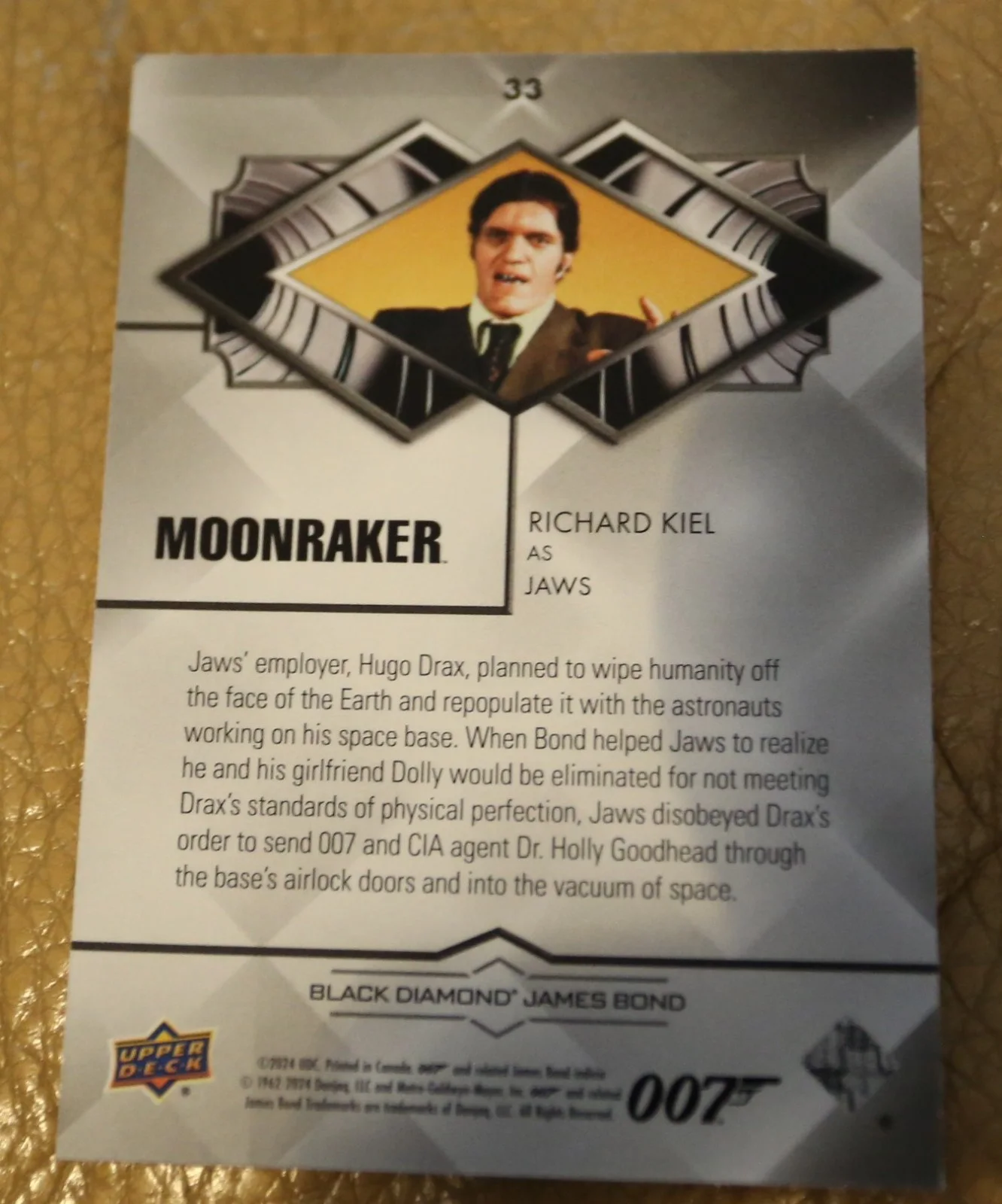 JAMES BOND NUMBER 35 of 199 RICHARD KIEL AS JAWS BLACK DIAMOND TRADING CARD, изображение 2