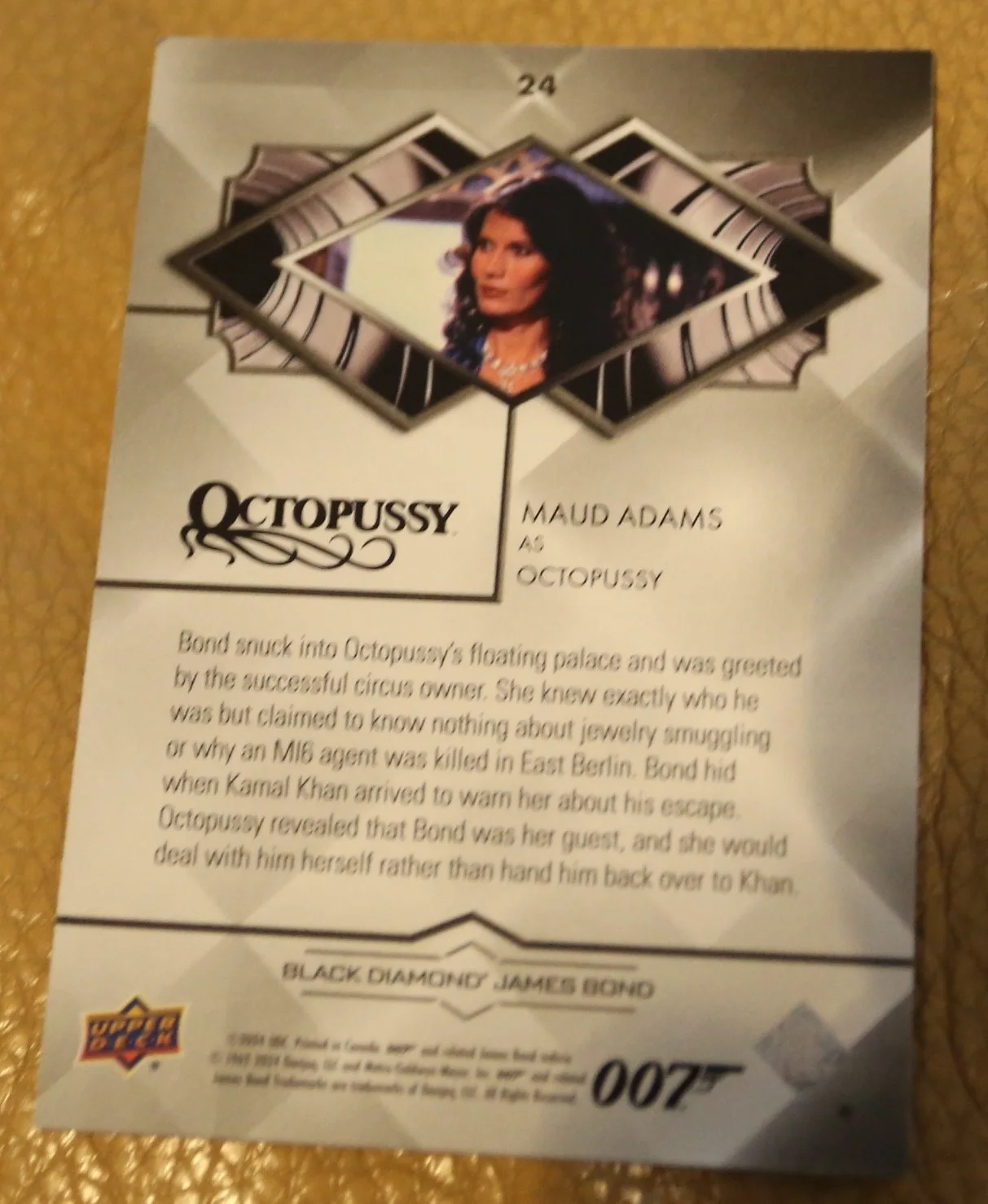 JAMES BOND NUMBER 183 of 199 MAUD ADAMS AS OCTOPUSSY BLACK DIAMOND TRADING CARD, изображение 2