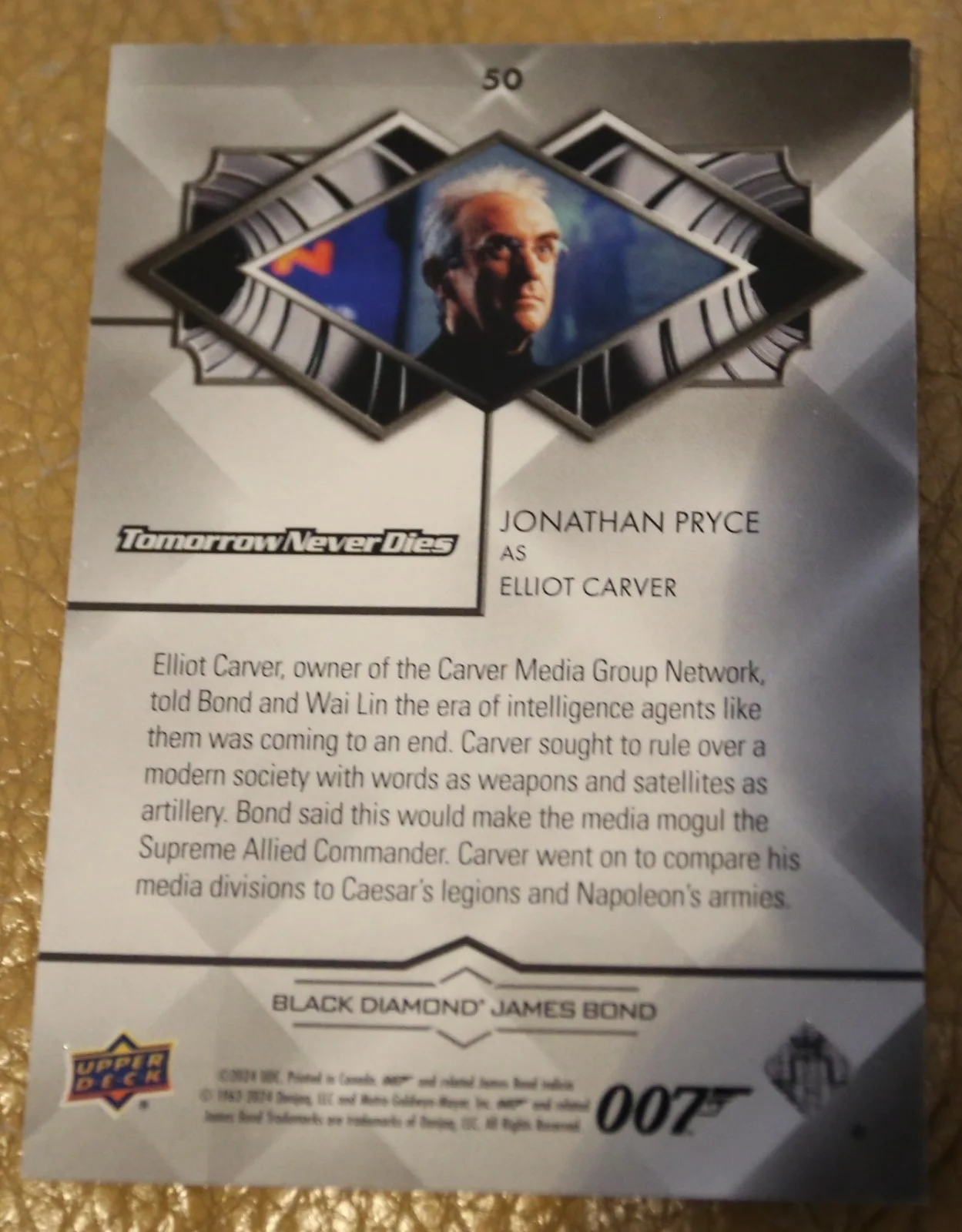 JAMES BOND NUMBER 79 of 199 JONATHAN PRYCE CARVER BLACK DIAMOND TRADING CARD, image 2