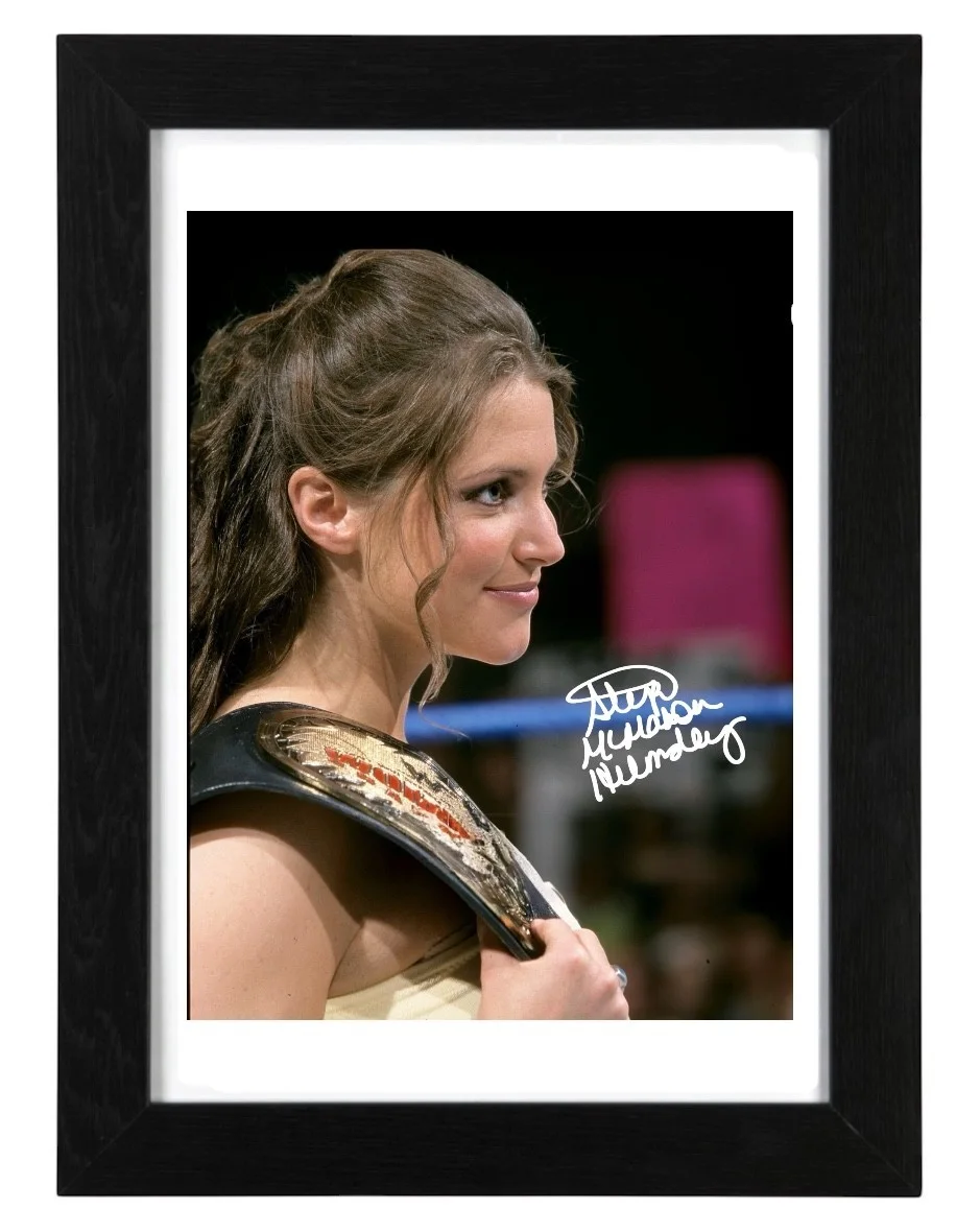 Stephanie McMahon Signed Autograph 6X4 PHOTO Pre Print Wrestling / WWE, изображение 2