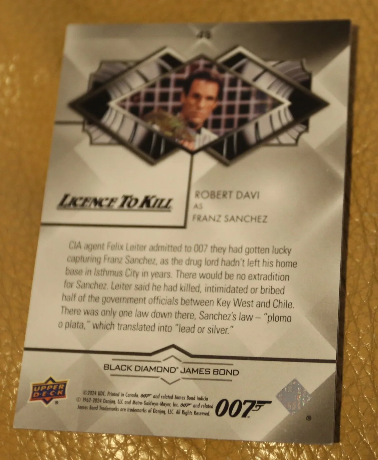 JAMES BOND NUMBER 125 of 199 ROBERT DAVI AS SANCHEZ BLACK DIAMOND TRADING CARD, image 2