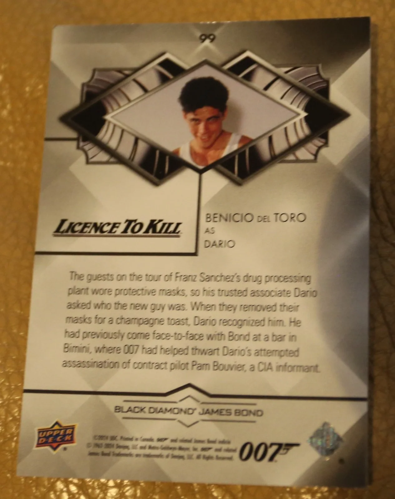 JAMES BOND NUMBER 147 of 199 BENICIO DEL TORO BLACK DIAMOND TRADING CARD, изображение 2