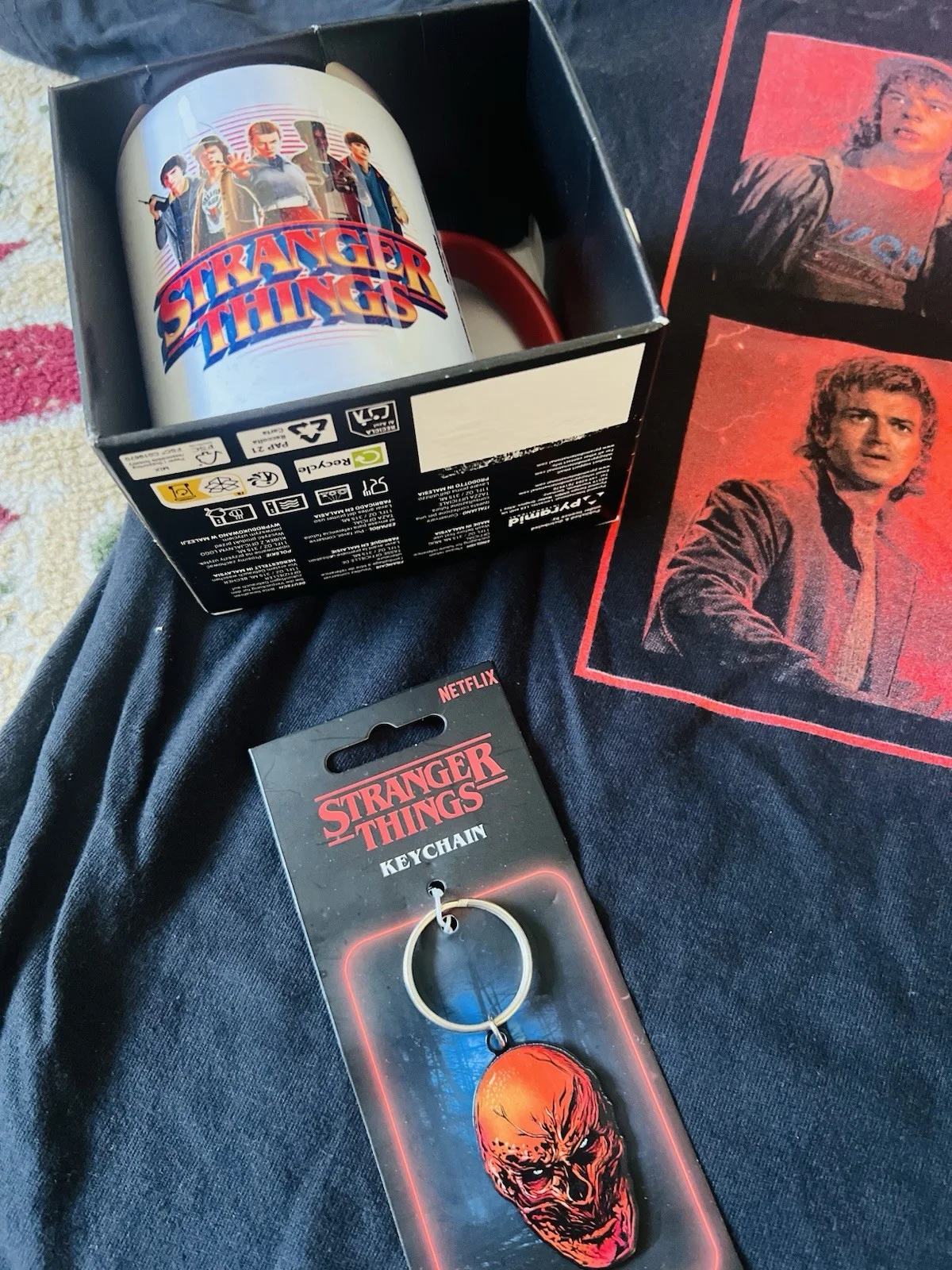 Stranger Things Bundle Gift 3 Items Shirt, Mug, Keyring, image 2