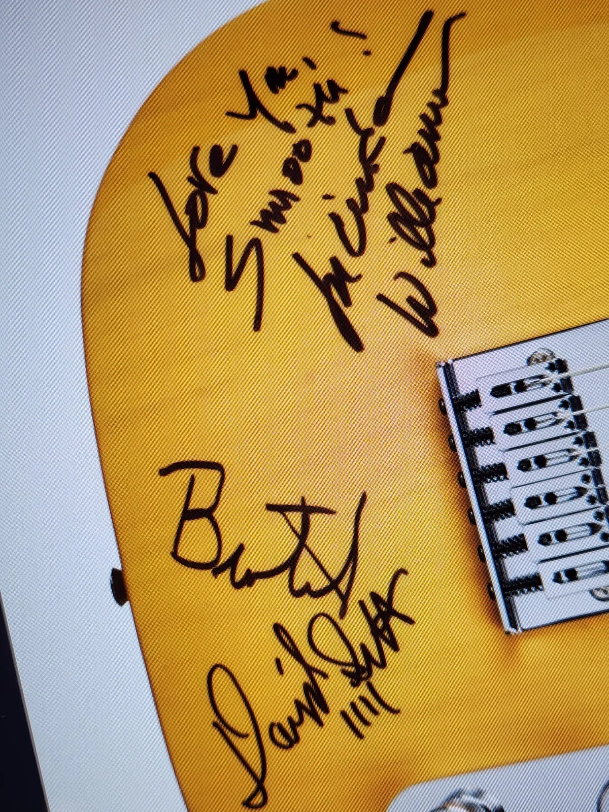 Guitar signed by Lucinda Williams Plus 3 members of Buick 6 Band, изображение 2